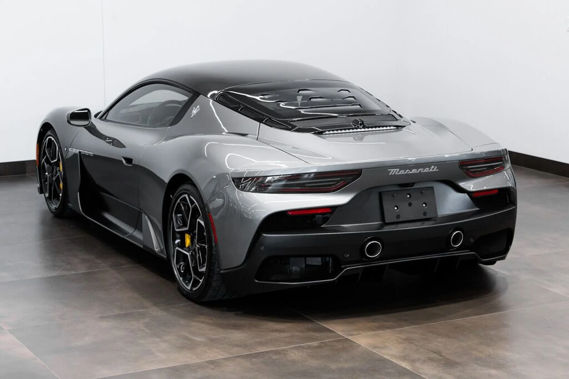 mph007_2525399030_maserati_mc20_2022_jpg_v_1758918548_8f7a37e368