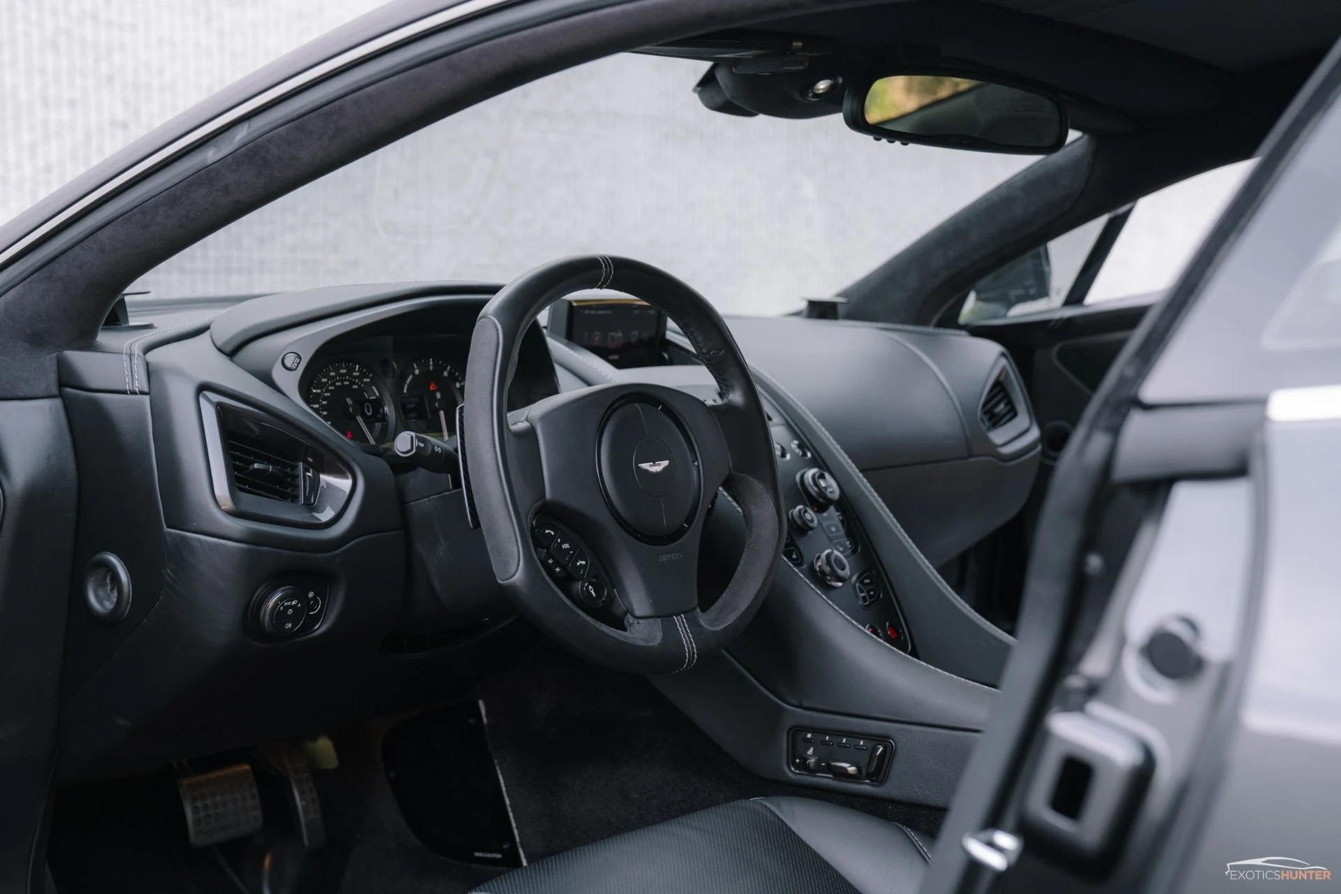 mph007_2531330782_Used_2014_Aston_Martin_Vanquish_Carbon_Everything_1754011458_1bc196bb3b