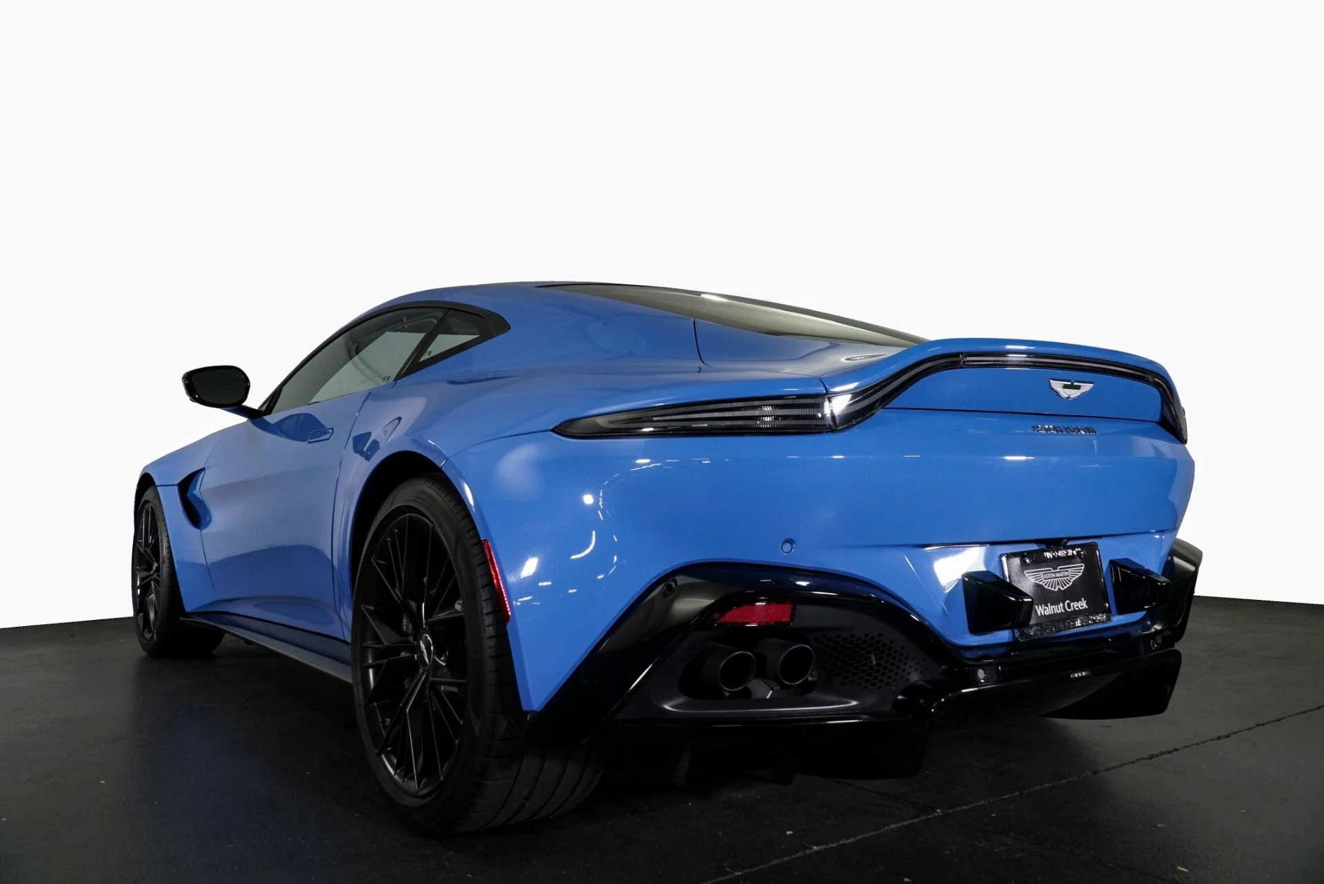 mph007_2535577804_Used_2021_Aston_Martin_Vantage_1770365929_fc280adec1