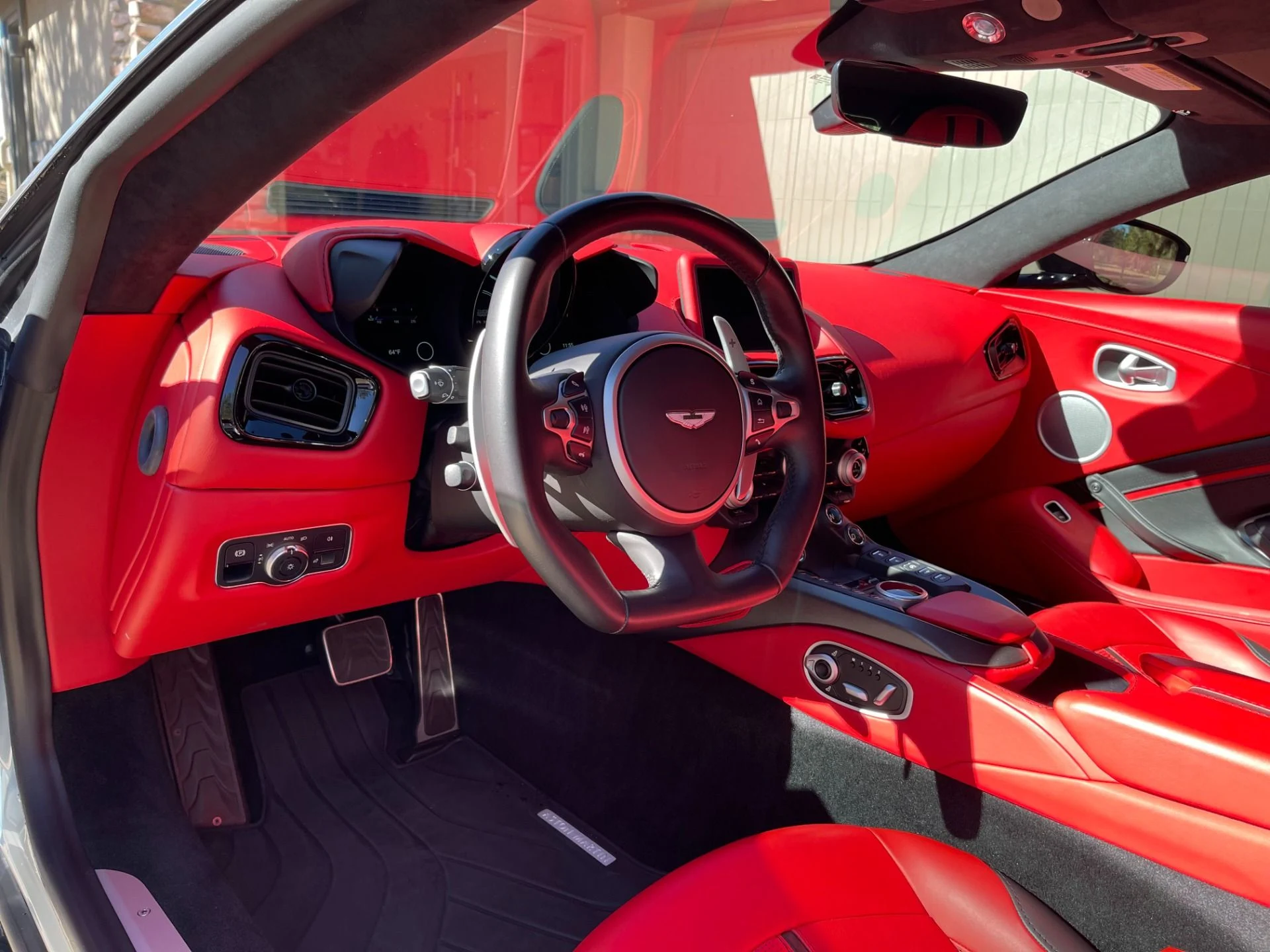 mph007_2538598940_Used_2021_Aston_Martin_Vantage_1762561001_0c23835d29