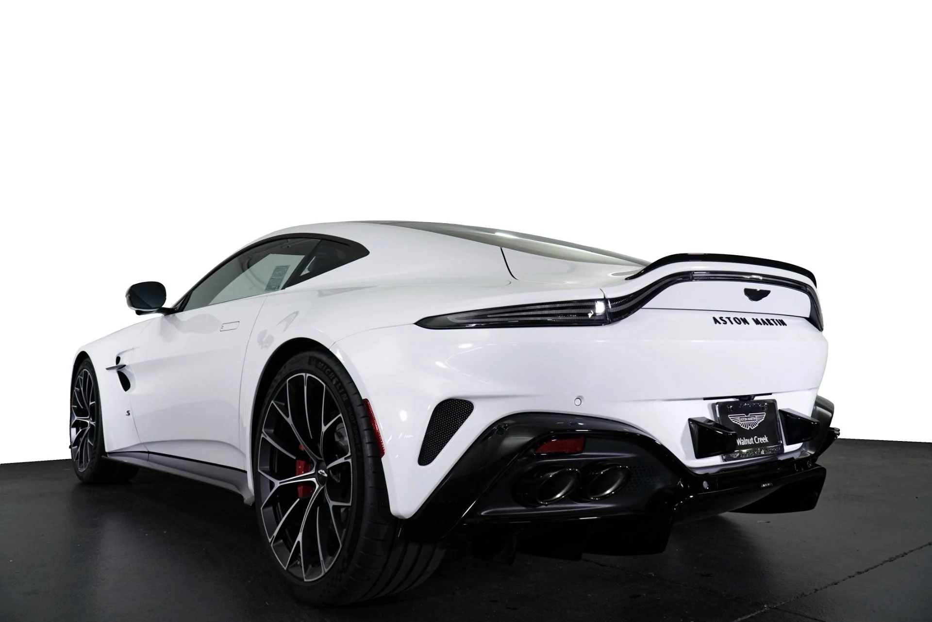 mph007_2539388527_New_2026_Aston_Martin_Vantage_1768442940_15089222d1