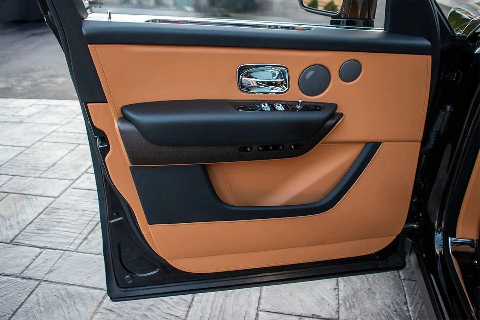 mph007_2540677714_Used_2019_Rolls_Royce_Cullinan_1739029975_00f90eeb76