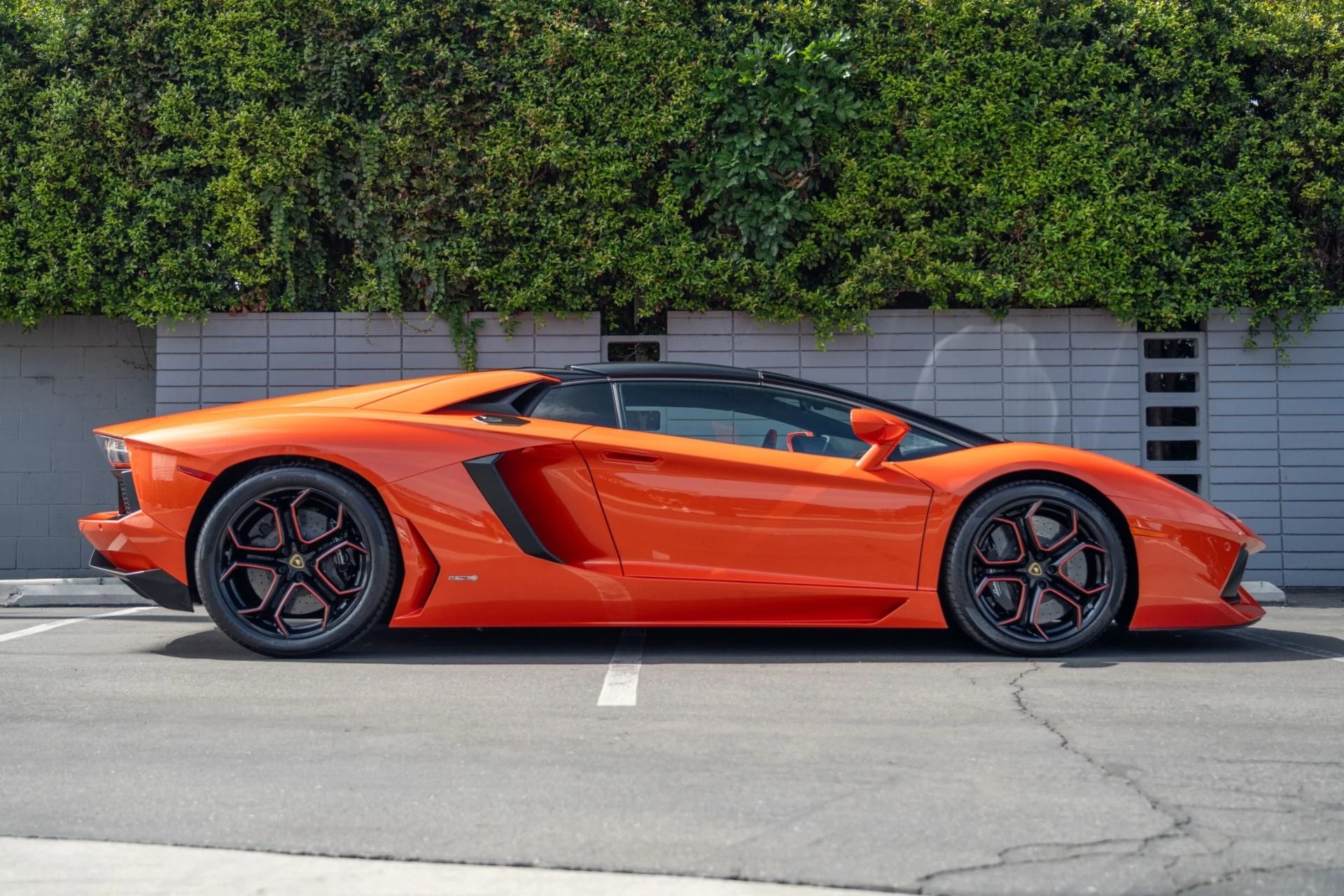 mph007_2543989394_Used_2014_Lamborghini_Aventador_LP_700_4_1759878623_90ac87a46f