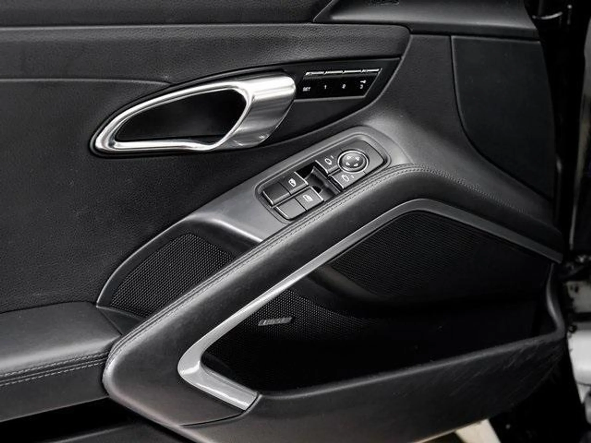 mph007_2545092132_j_H0_RP_Sc_PF_7_K_Nb_Y_Pn8_Q7y0_St_P_Owc_674d786dbd