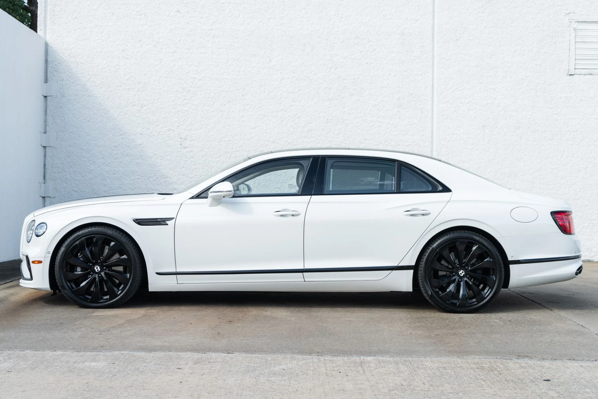 mph007_2561780929_Used_2026_Bentley_Flying_Spur_1792511723_0166a57a0e