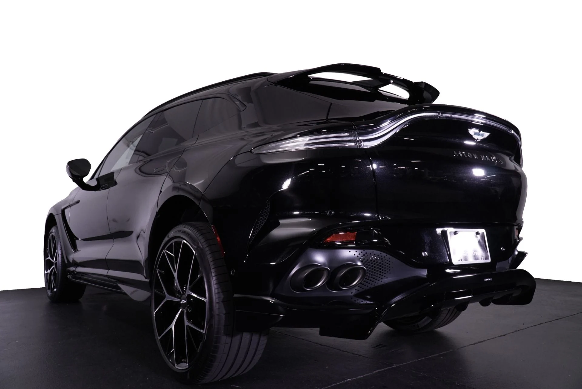 mph007_2569533254_New_2026_Aston_Martin_DBX_707_1762322807_0d467eaf99