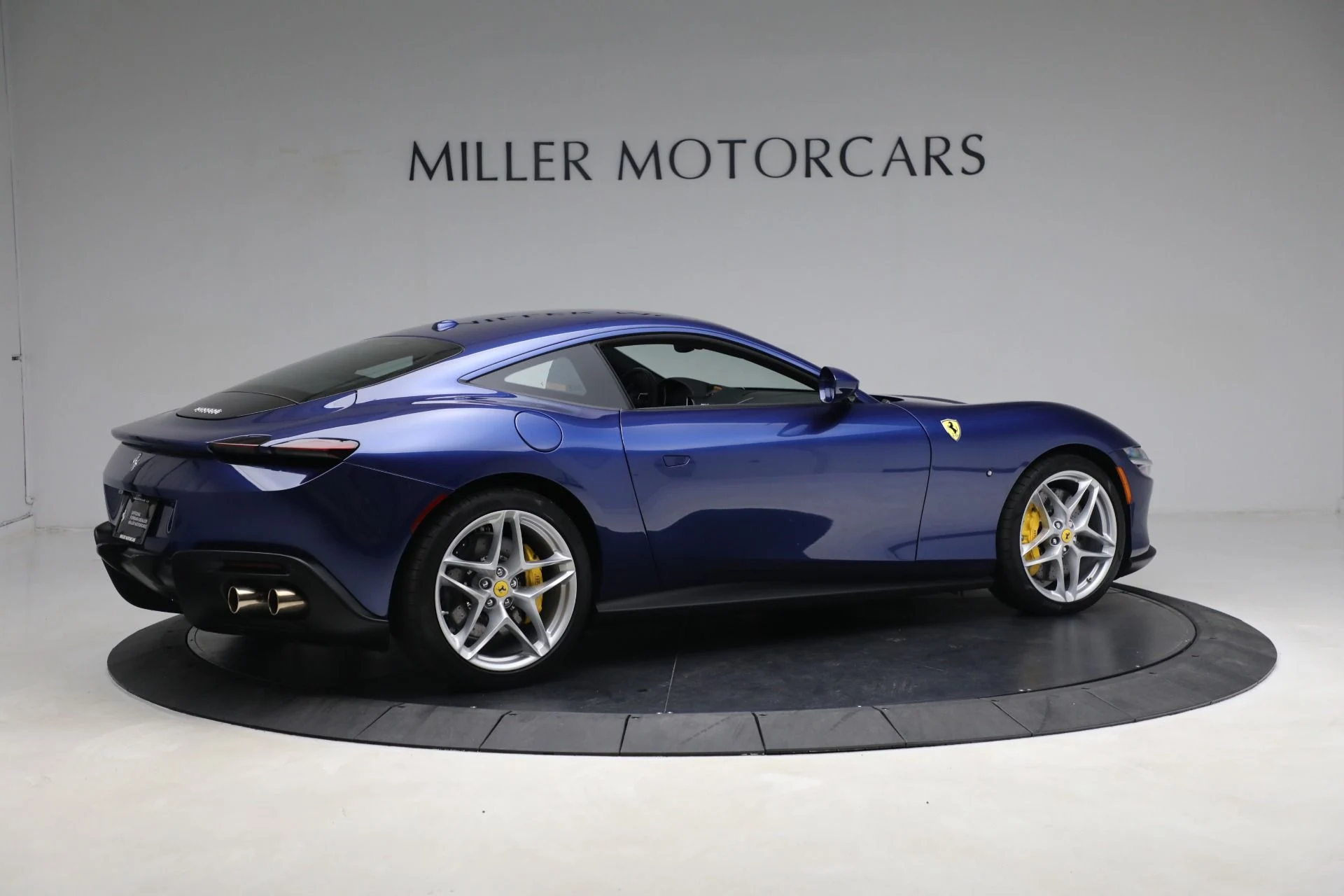 mph007_2579990064_Used_2022_Ferrari_Roma_1768064667_24b16a8e77