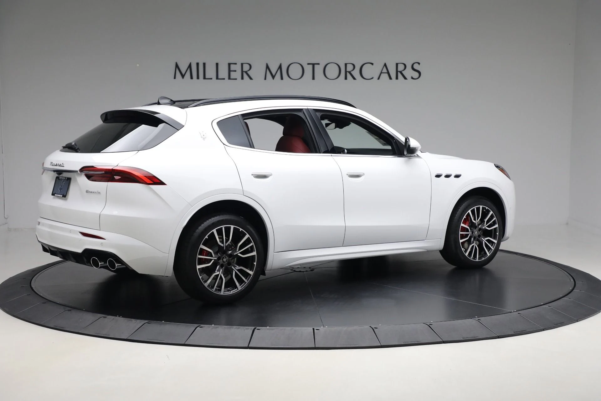 mph007_2588774583_New_2025_Maserati_Grecale_587d453f01