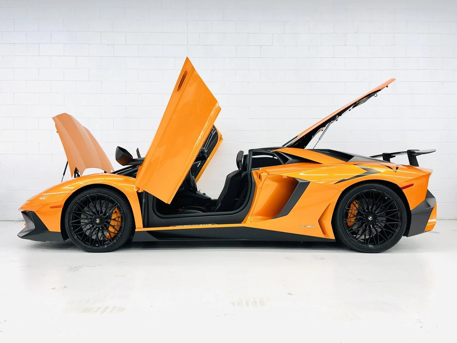 mph007_2594600590_Used_2017_Lamborghini_Aventador_LP_750_4_SV_1760729396_1fc3b754c8
