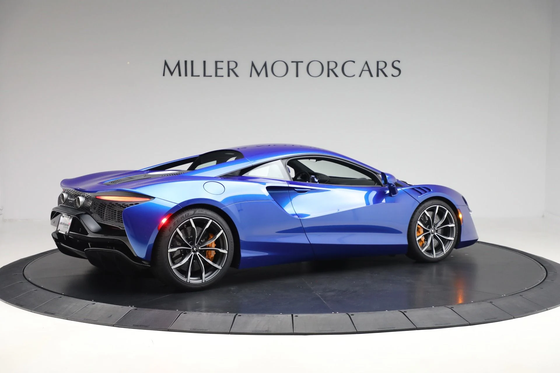 mph007_2596084018_Used_2024_Mc_Laren_Artura_Vision_5e084a8cbb