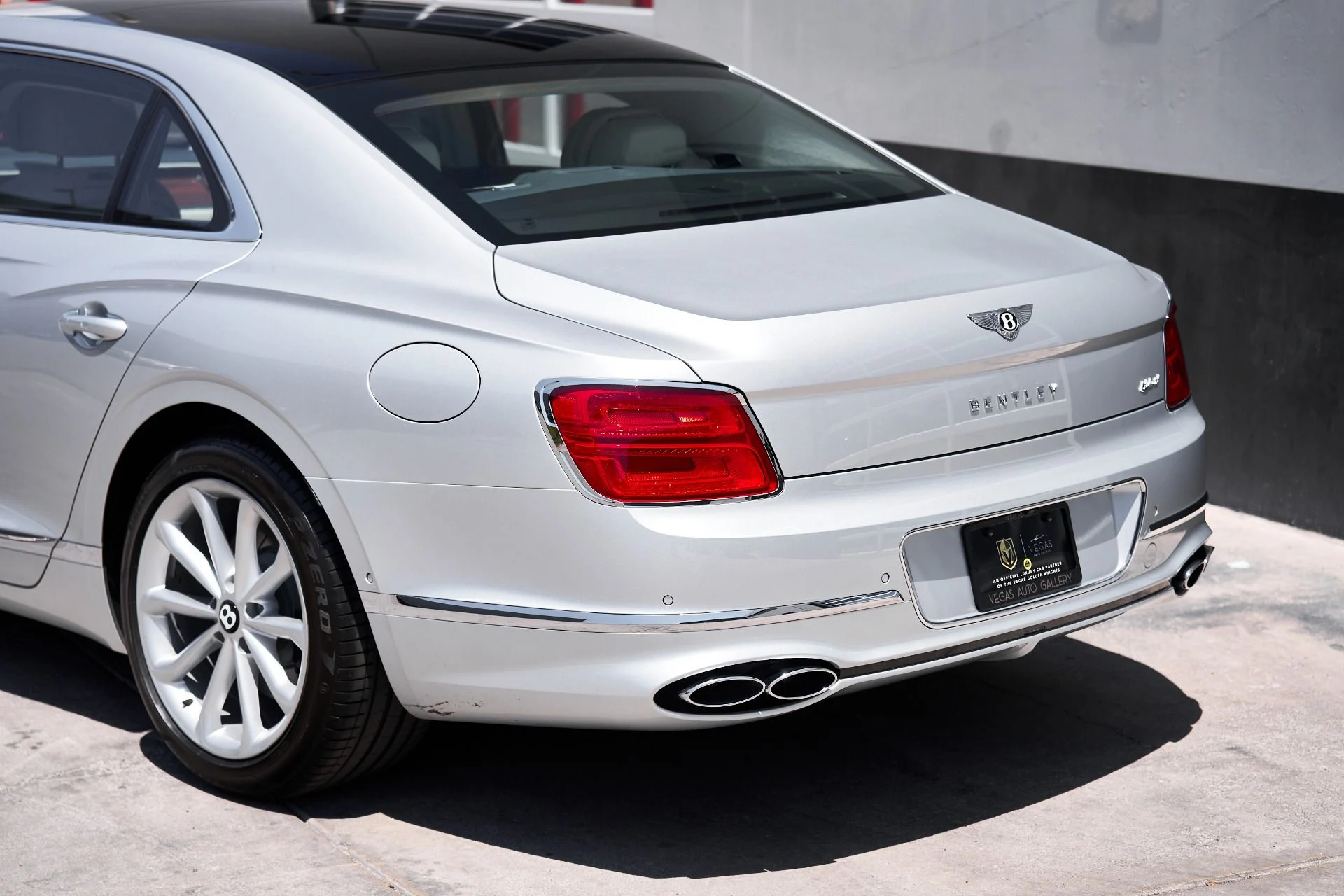 mph007_2597020993_Used_2023_Bentley_Flying_Spur_Hybrid_1749520600_6a46102cd5