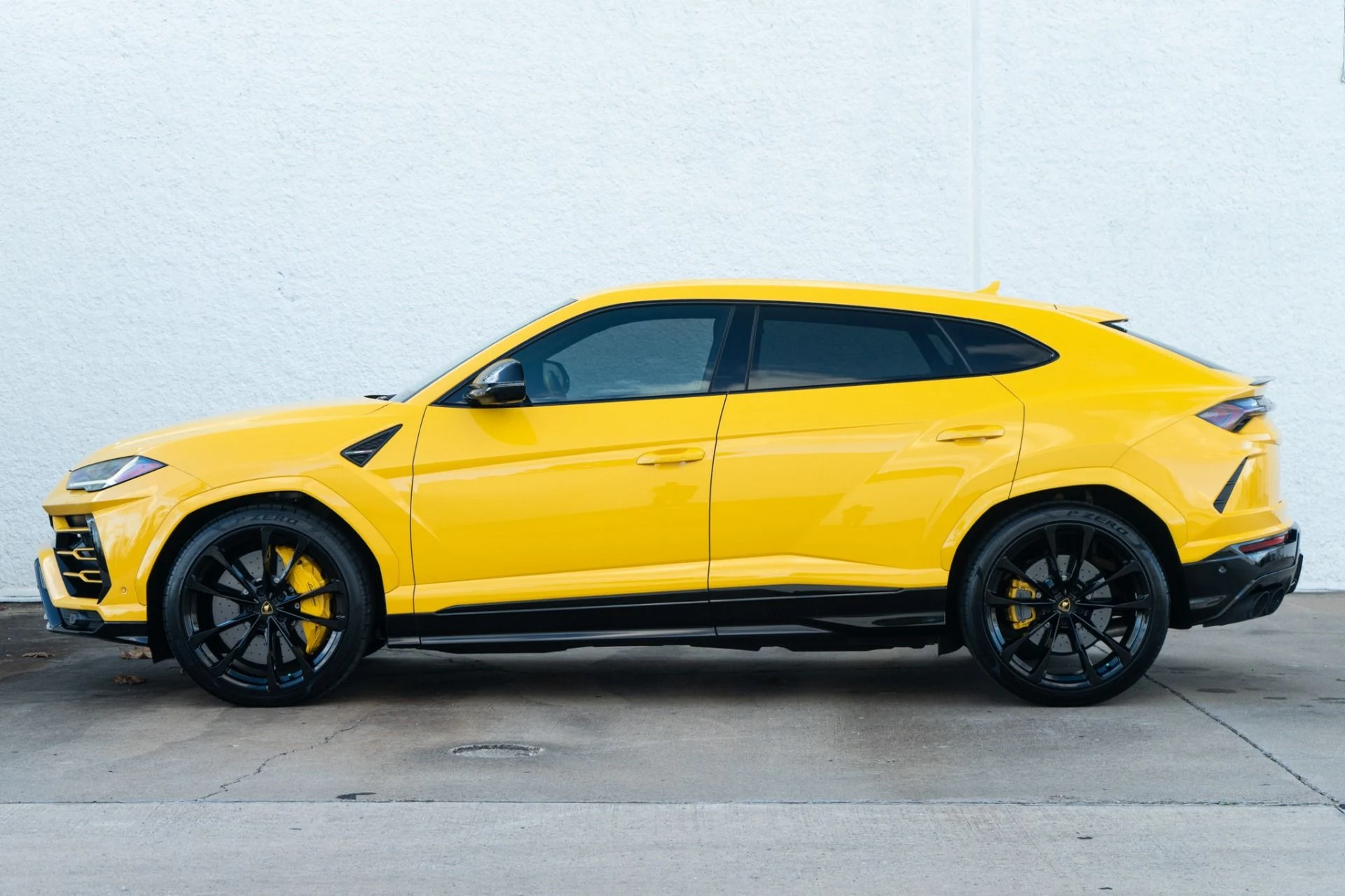 mph007_2597101802_Used_2021_Lamborghini_Urus_1770744627_d048300c26