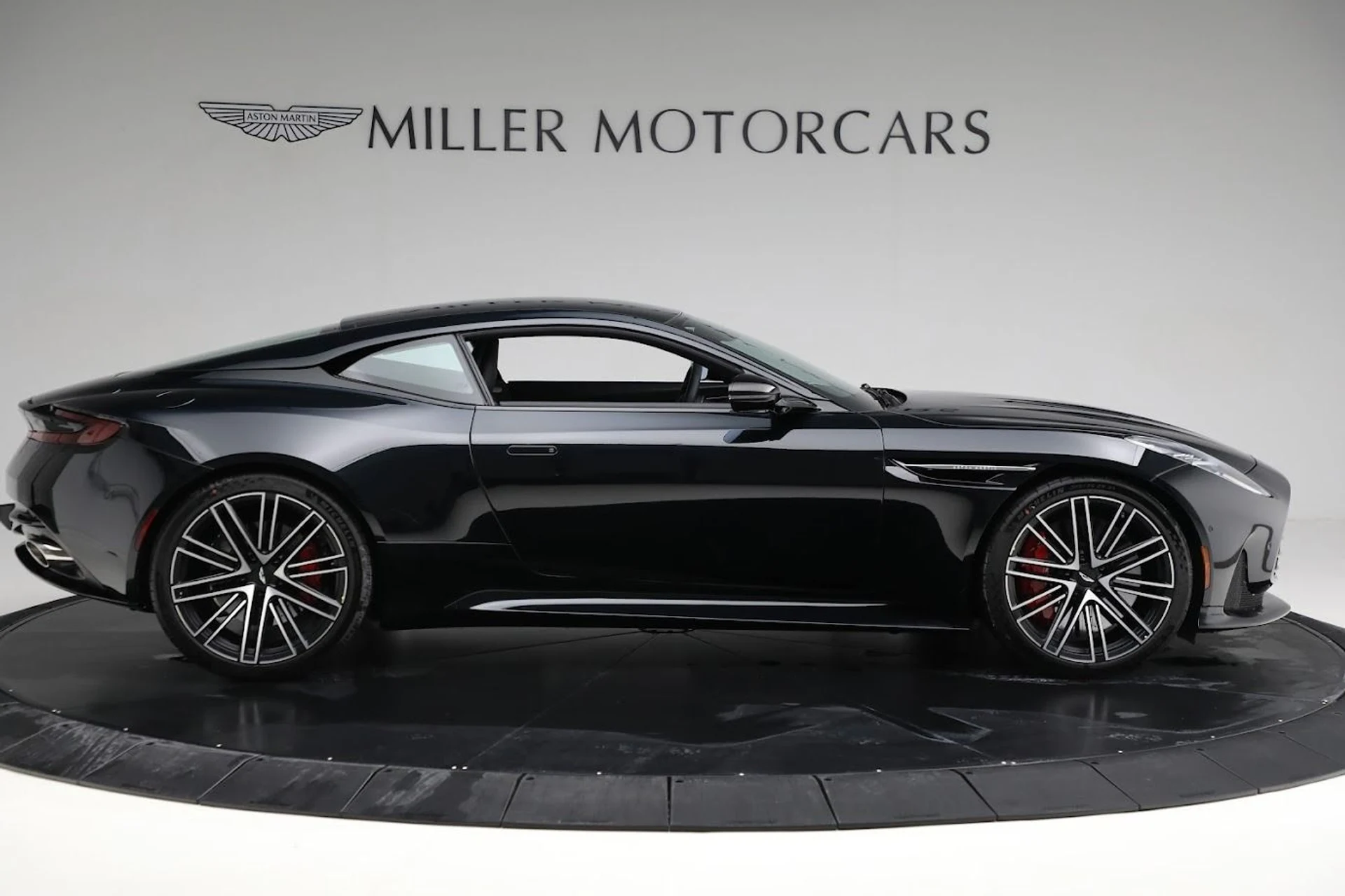 mph007_2609197911_Used_2024_Aston_Martin_DB_12_V8_457ef974fd