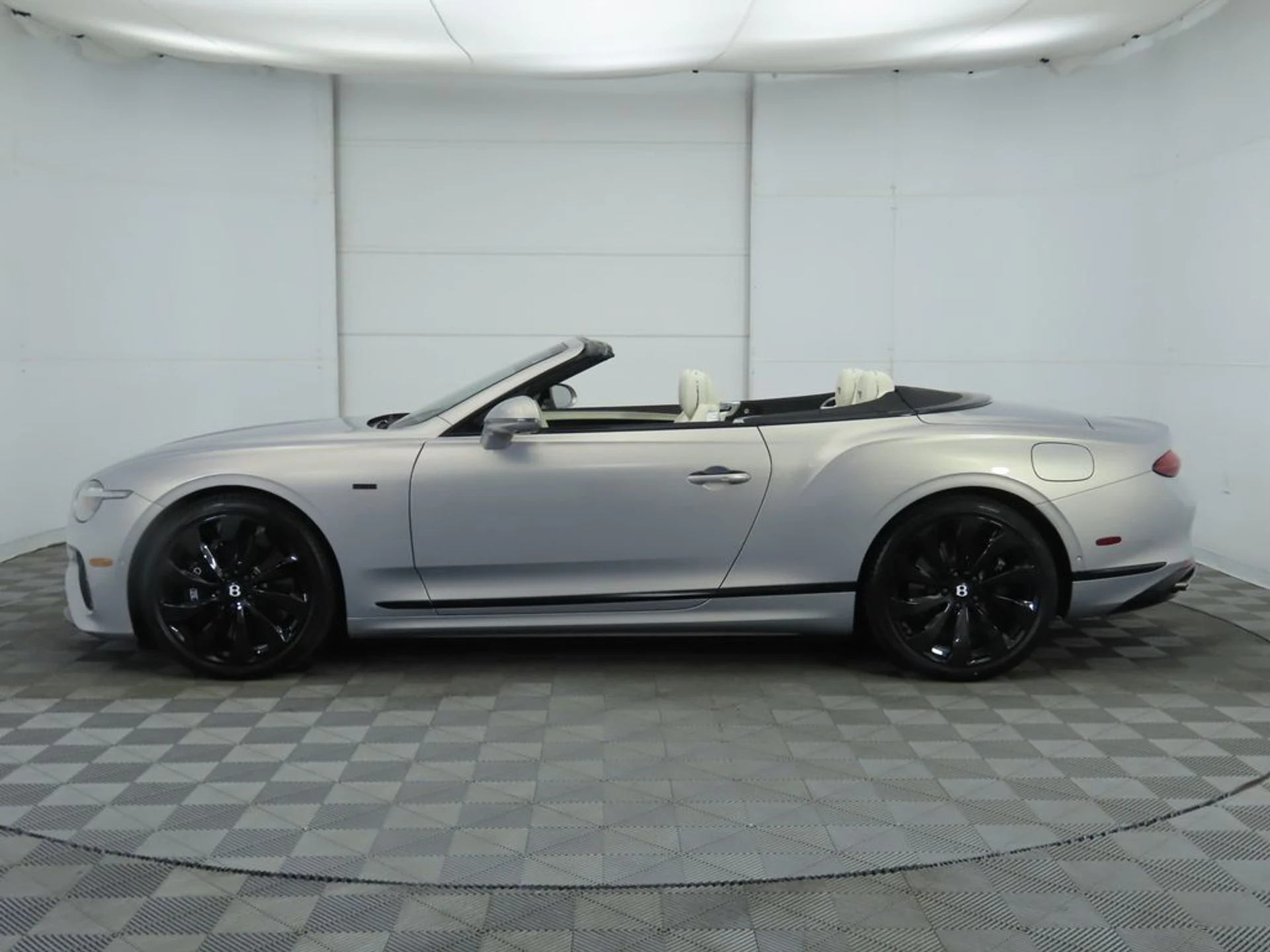 mph007_2610195865_new_2025_bentley_continental_gtblackeditionconvertible_8119_22910189_8_1024_f2e2a2a3ae