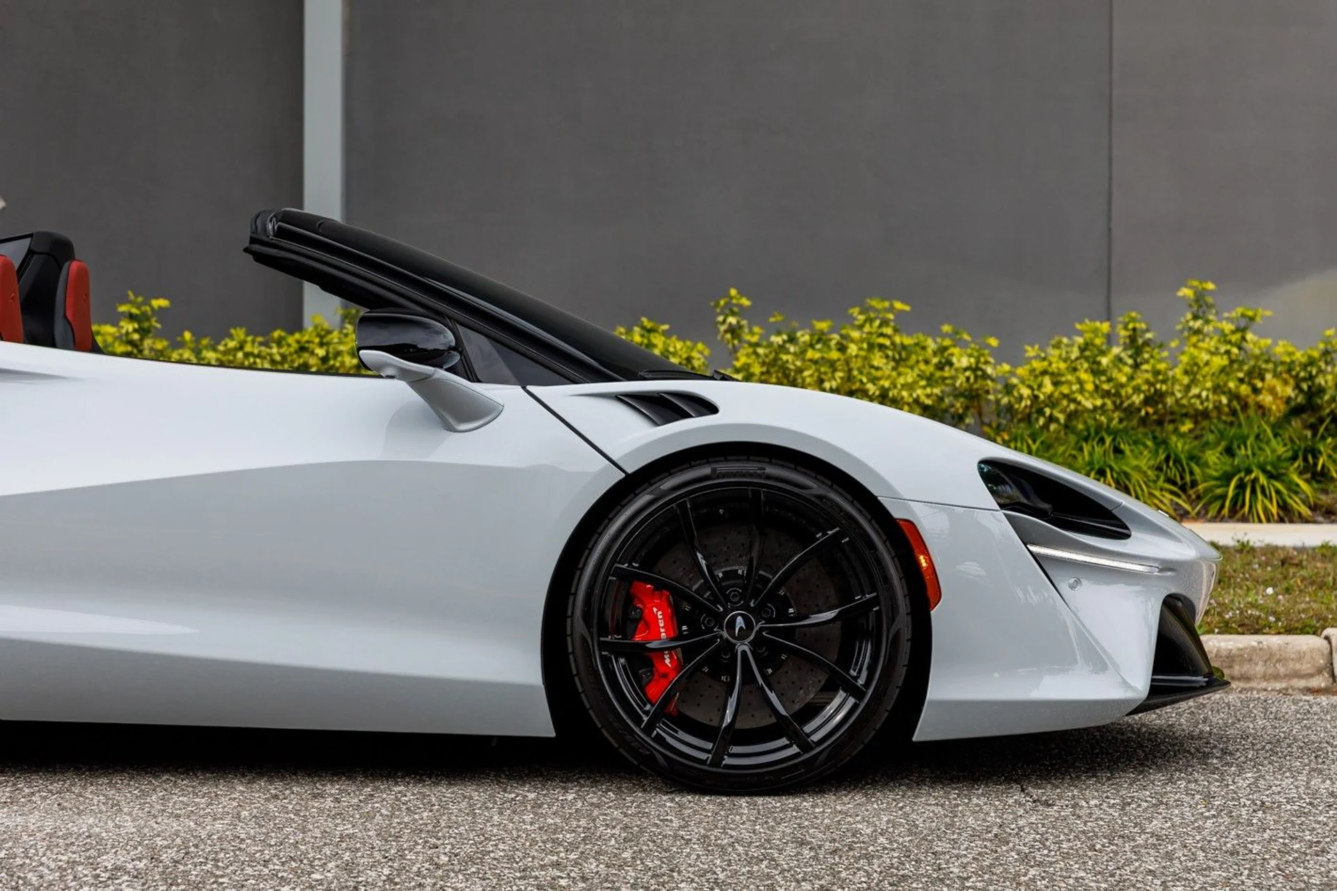 mph007_2619873995_446_p8_l_3fb8662058