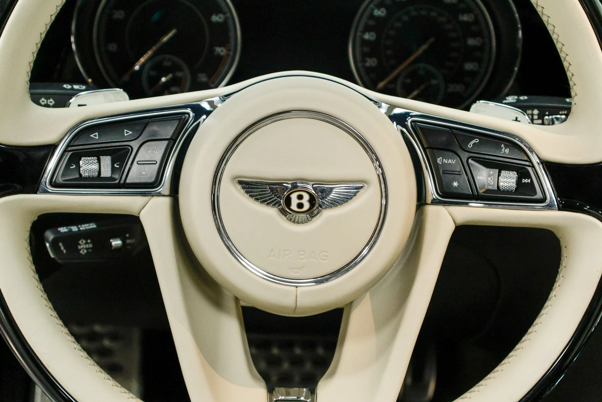 mph007_2627246915_Used_2020_Bentley_Bentayga_V8_1760480773_b79f2c78b6