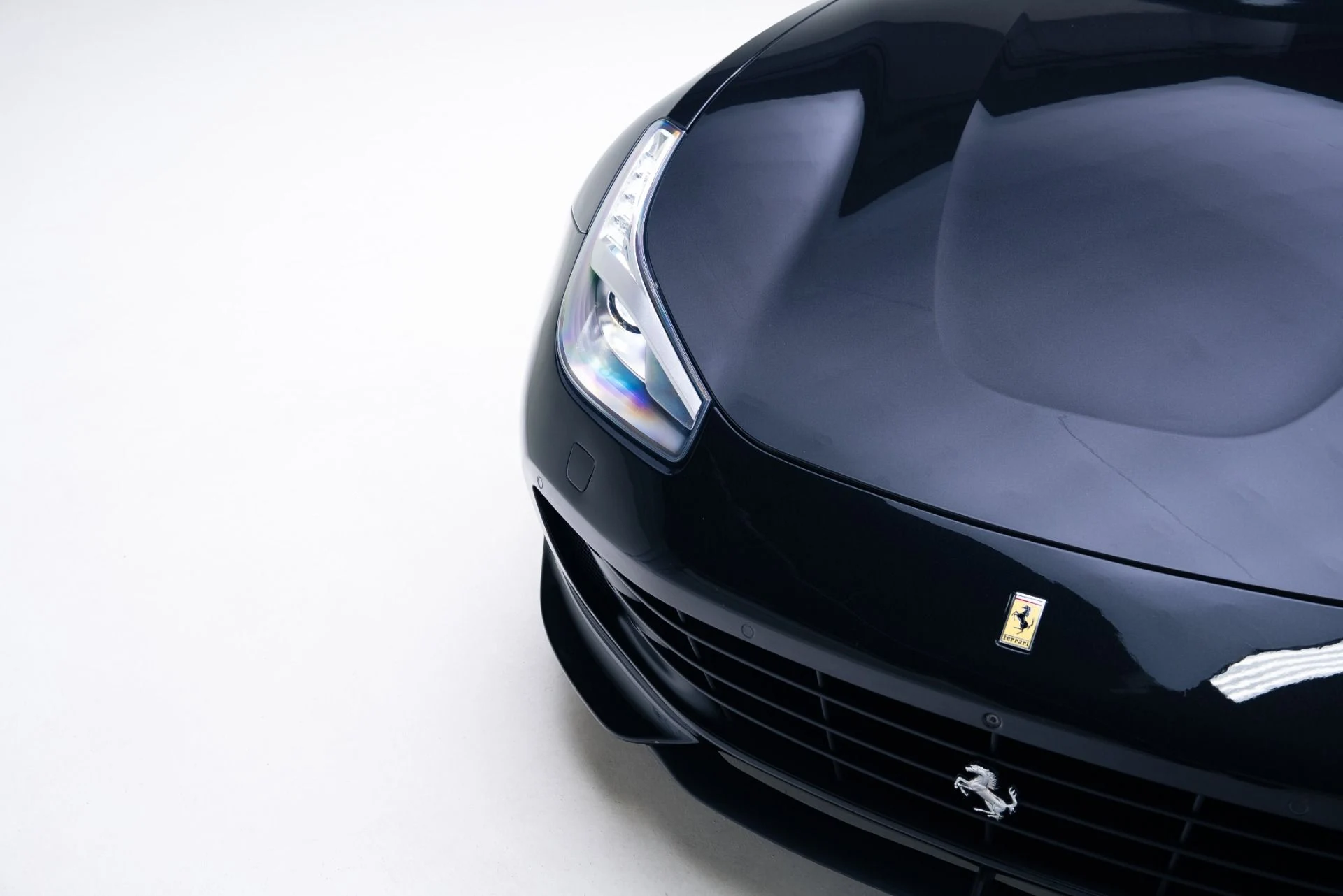 mph007_2627589109_Used_2018_Ferrari_GTC_4_Lusso_1768413919_1a1ed2fa27