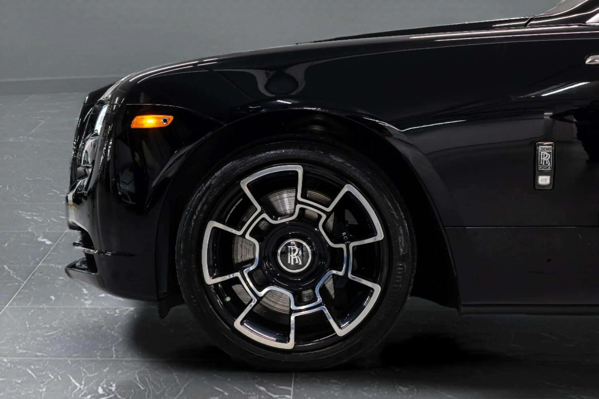 mph007_2630902596_59726093_5cf4_4fca_be49_90b3069dc584_201920_Rolls_Royce20_Black20_Badge20_Dawn2028_SCA_666_D55_KU_11584429_6_b7d4ef512f