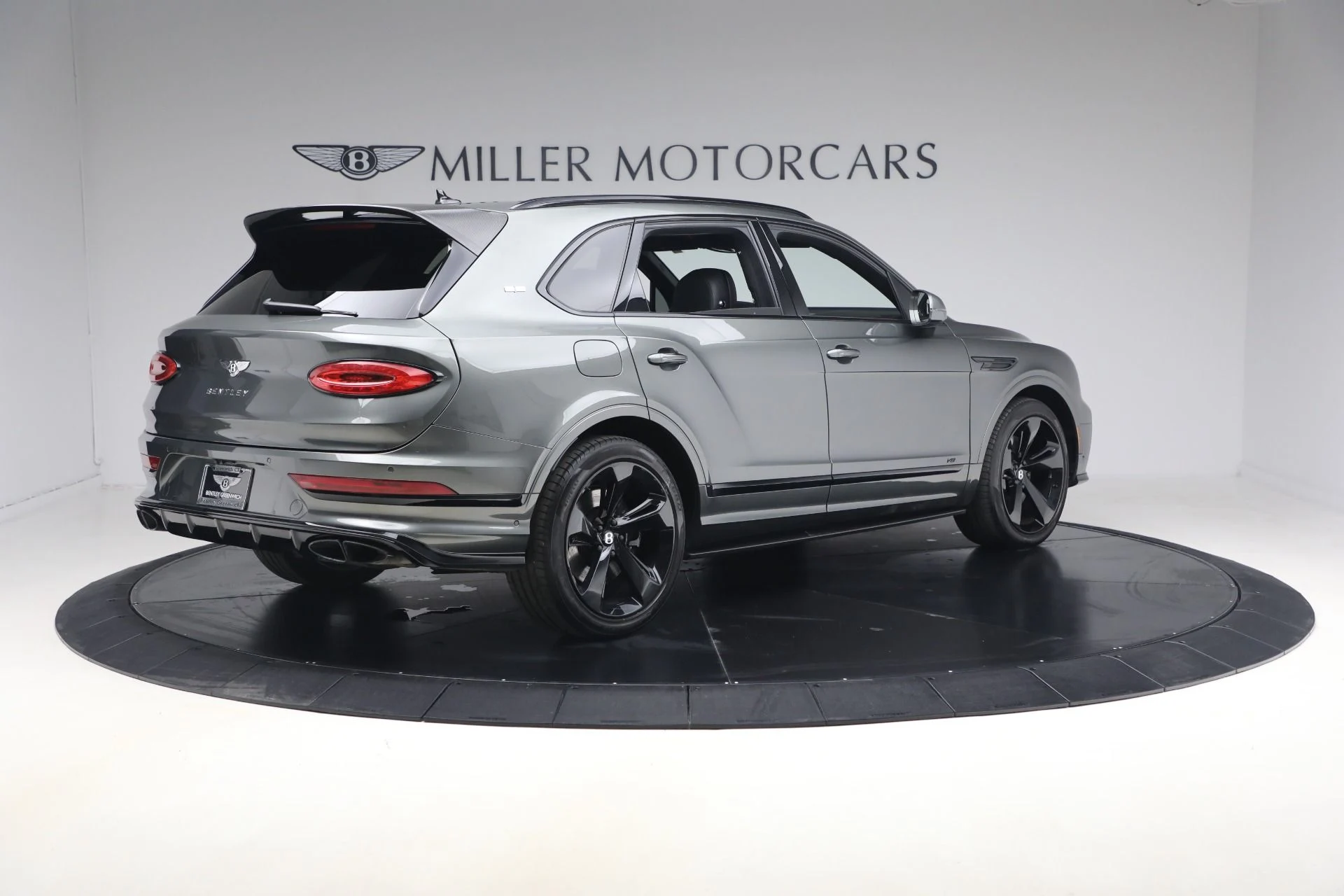 mph007_2641023947_Used_2022_Bentley_Bentayga_V8_1772492891_e137e746a7