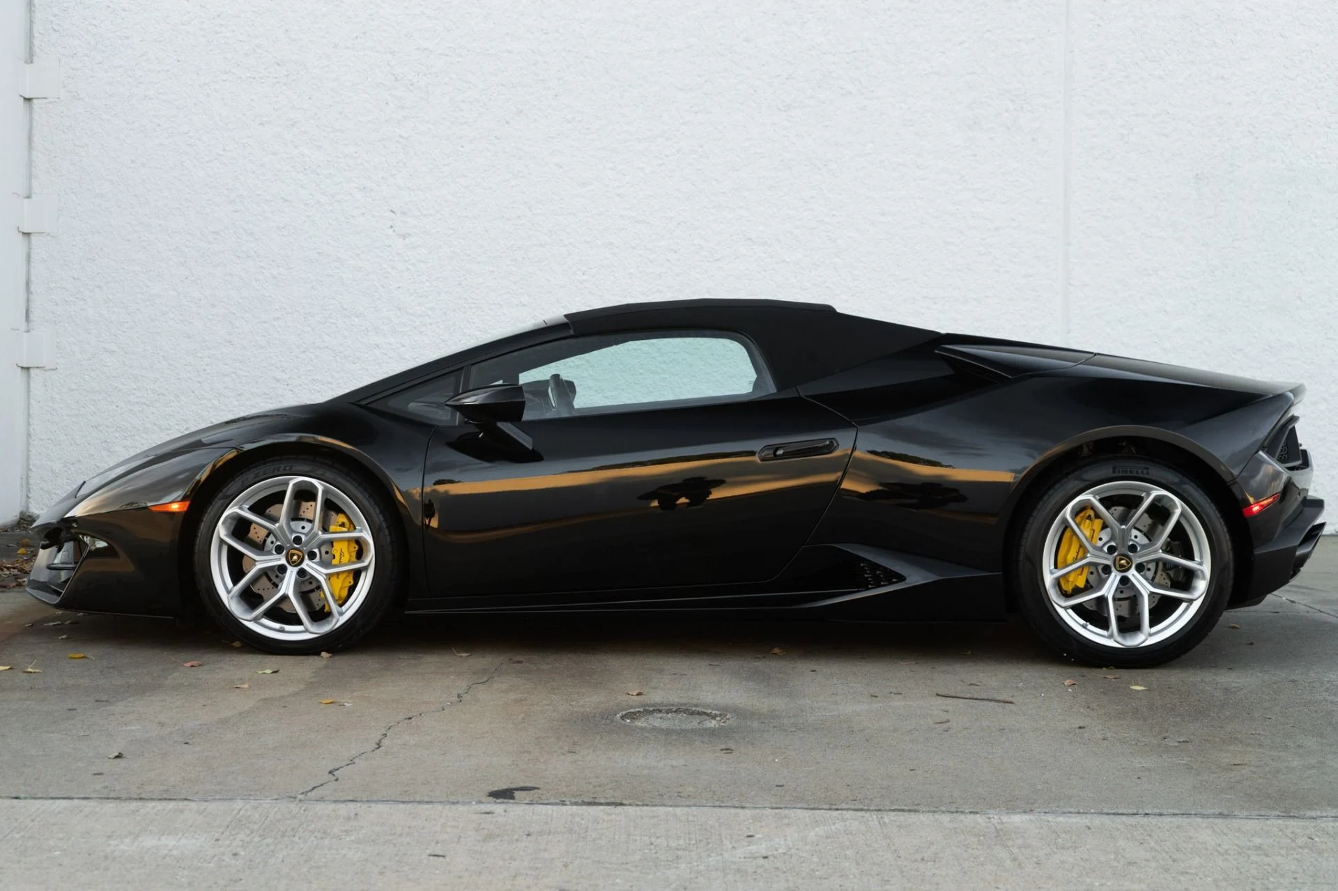 mph007_2646415323_Used_2017_Lamborghini_Huracan_LP_580_2_Spyder_1766447716_4525808597