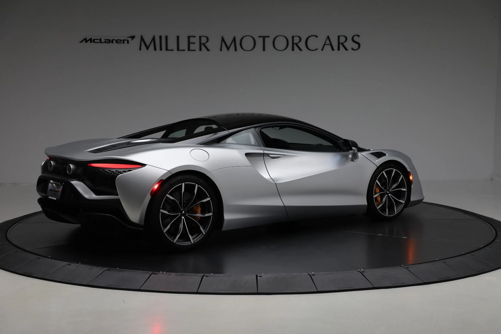 mph007_2654543341_Used_2023_Mc_Laren_Artura_Vision_2bbc2e1024