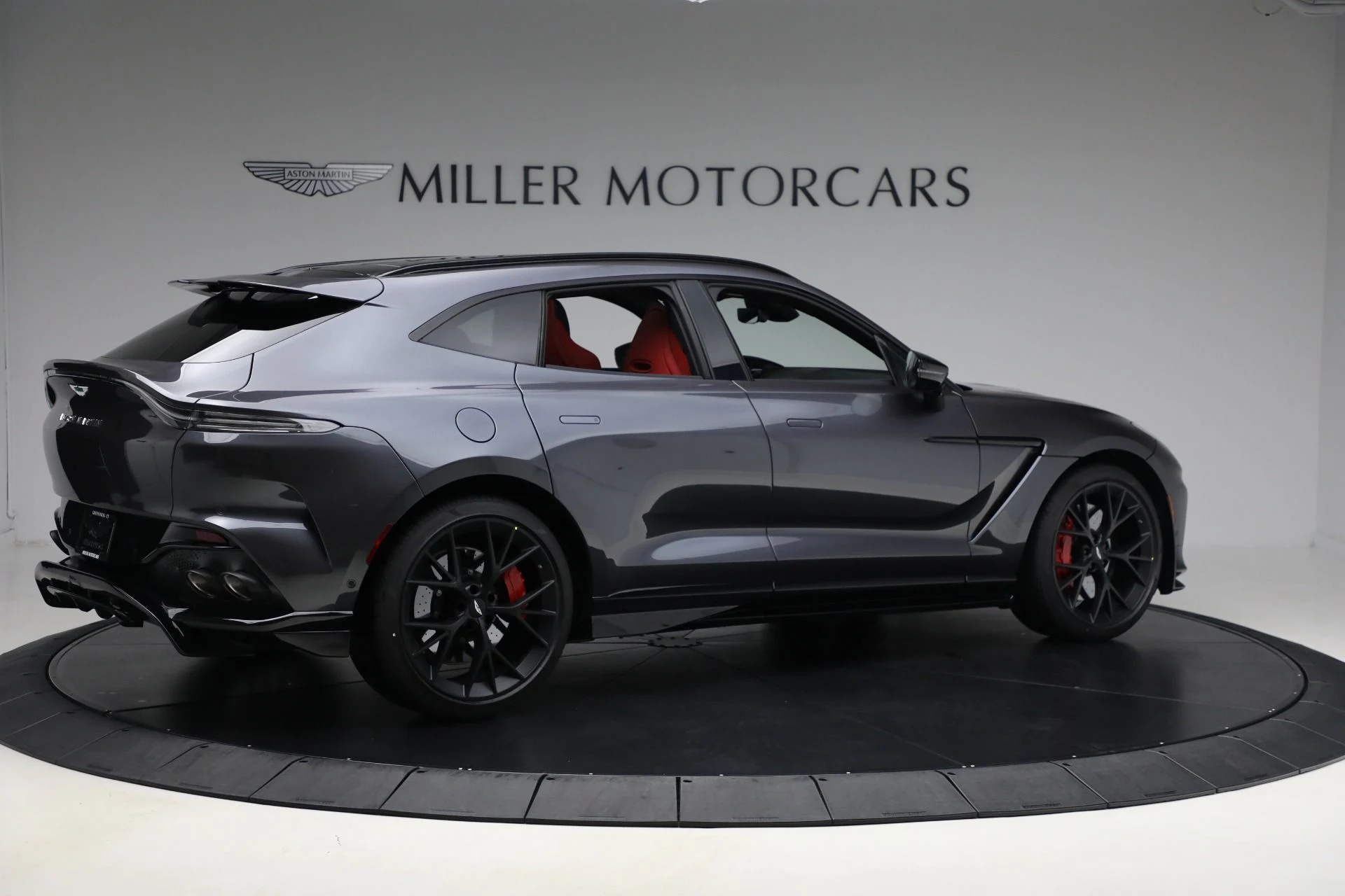 mph007_26564017_New_2025_Aston_Martin_DBX_707_5c1a1e8e23
