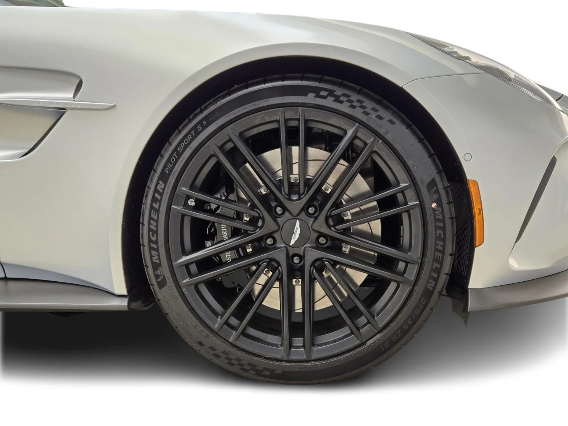 mph007_2656708908_New_2025_Aston_Martin_Vantage_1756012724_208165508d