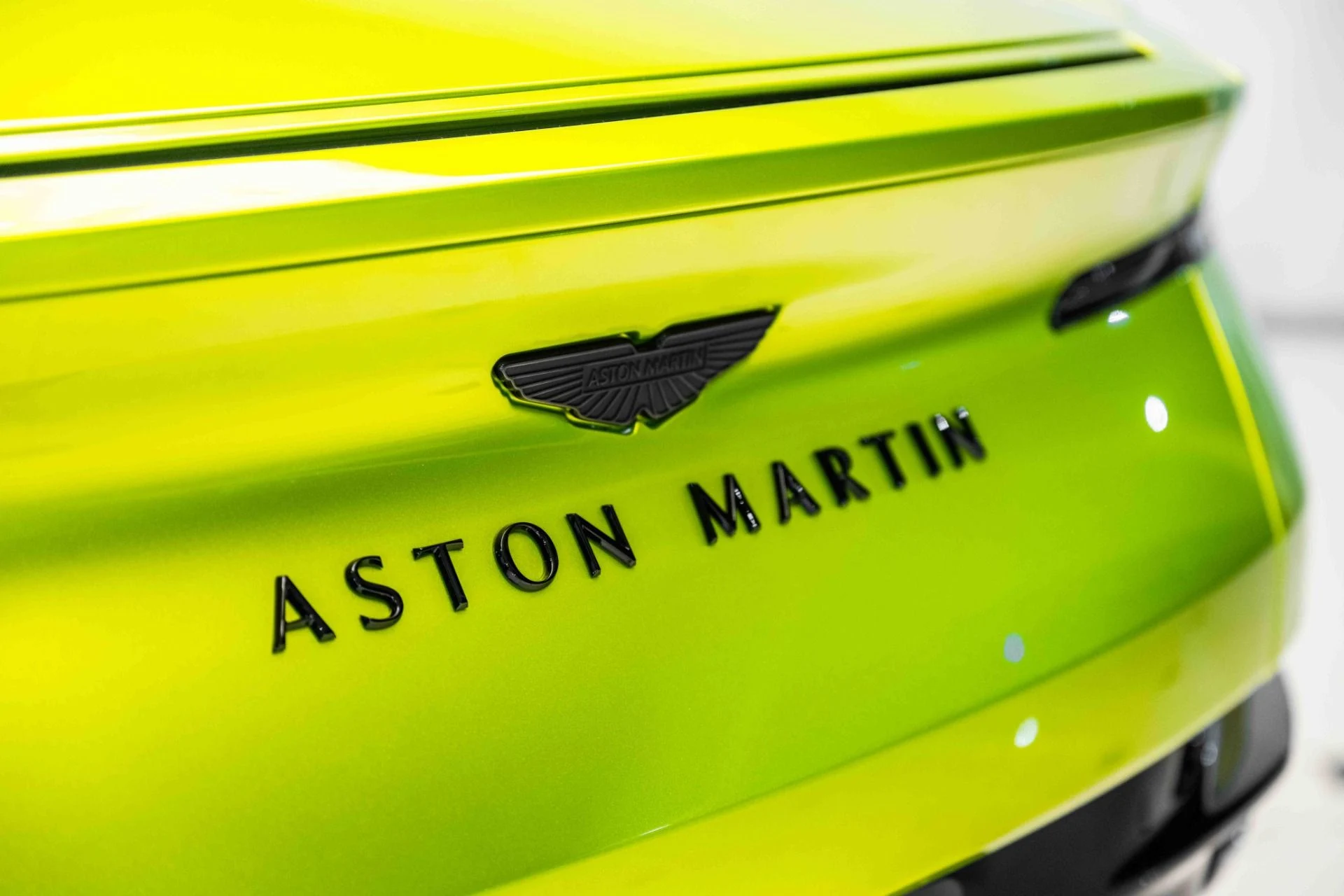 mph007_265869452_Used_2025_Aston_Martin_DB_12_Coupe_1724764184_22898dfc11