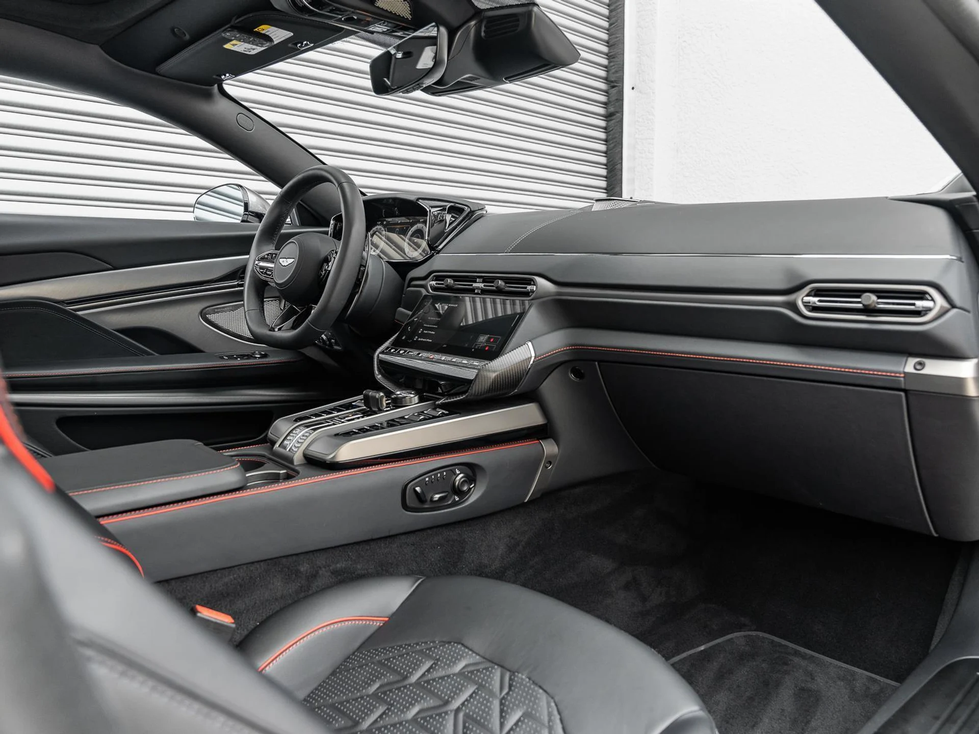 mph007_2665273998_Used_2025_Aston_Martin_Vanquish_Coupe_1780612105_20986ea8f0