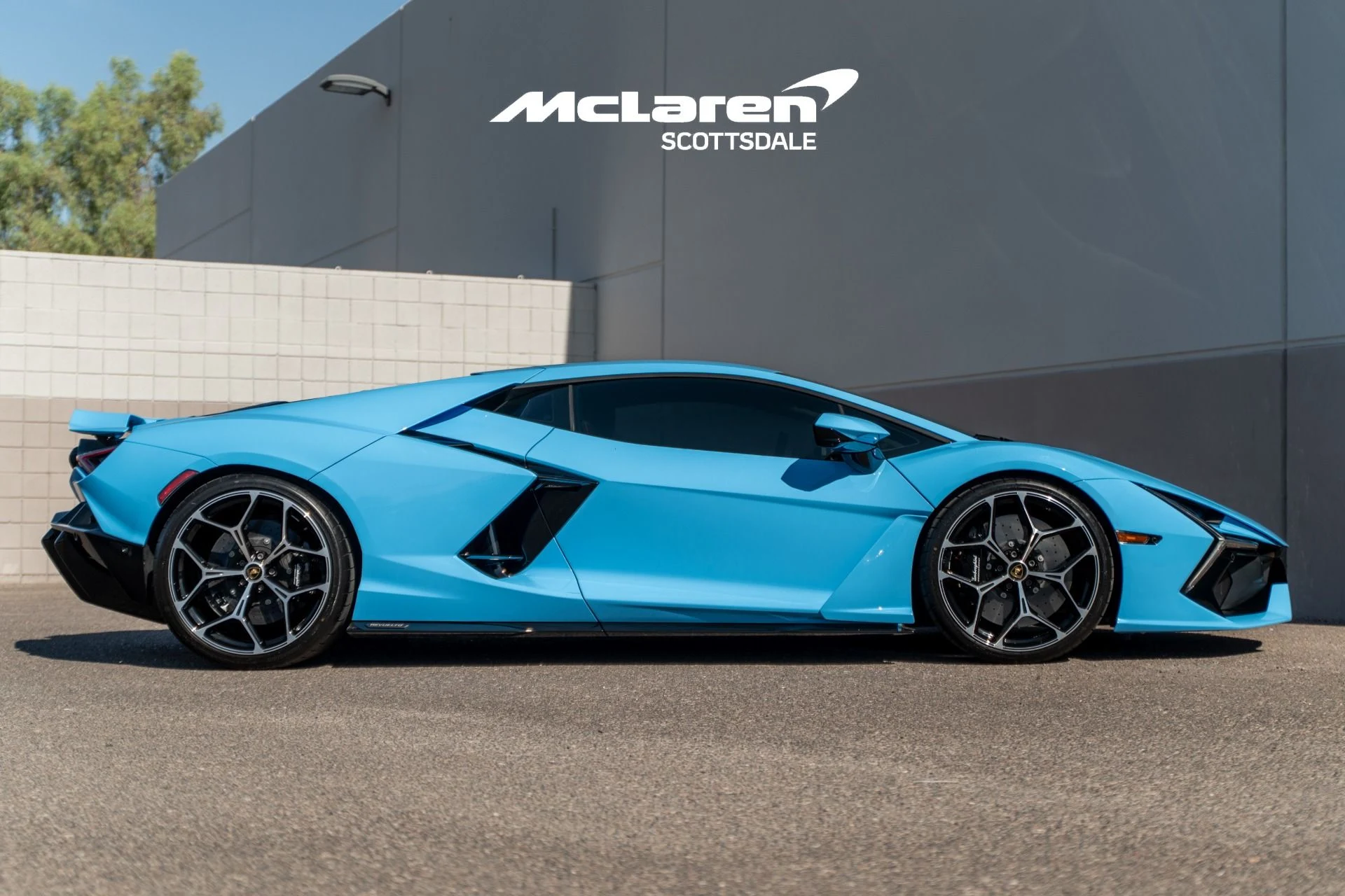 mph007_2686613388_Used_2024_LAMBORGHINI_REVUELTO_1782145845_5ceb72d77f