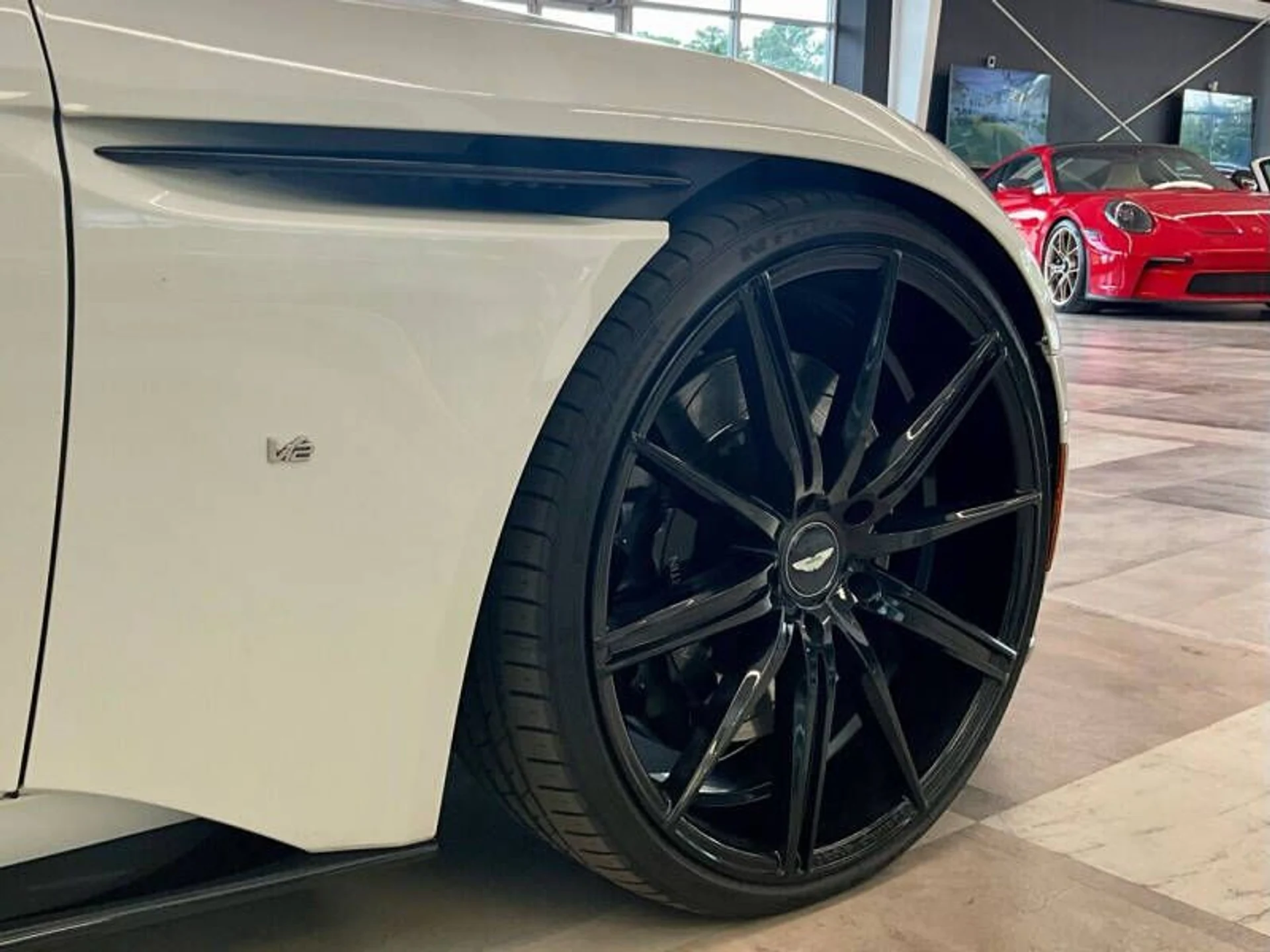 mph007_2688519362_2018_aston_martin_db11_v12_2dr_coupe_fa329cf4d6