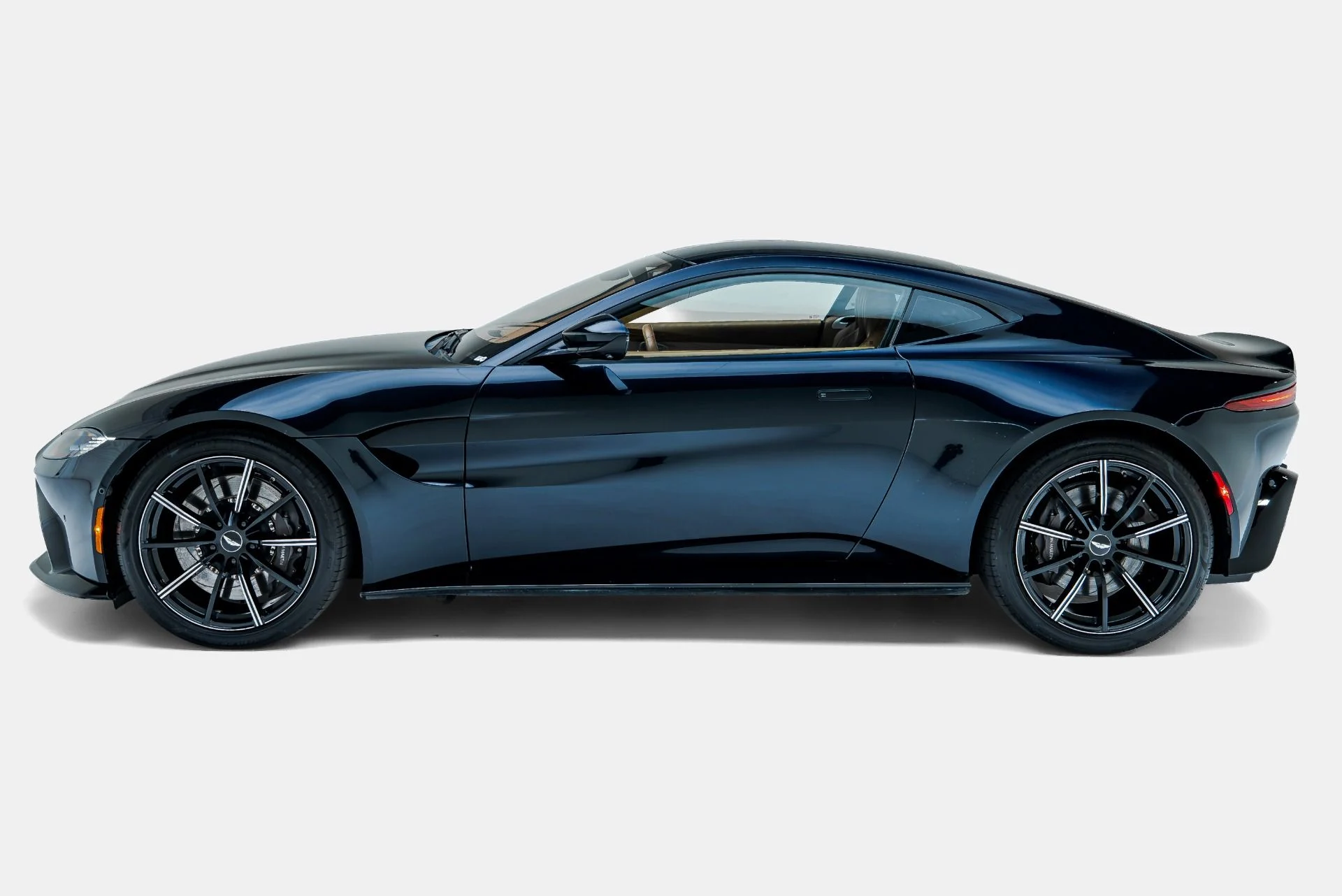 mph007_2694097915_Used_2019_Aston_Martin_Vantage_1793290896_9d47d3959f