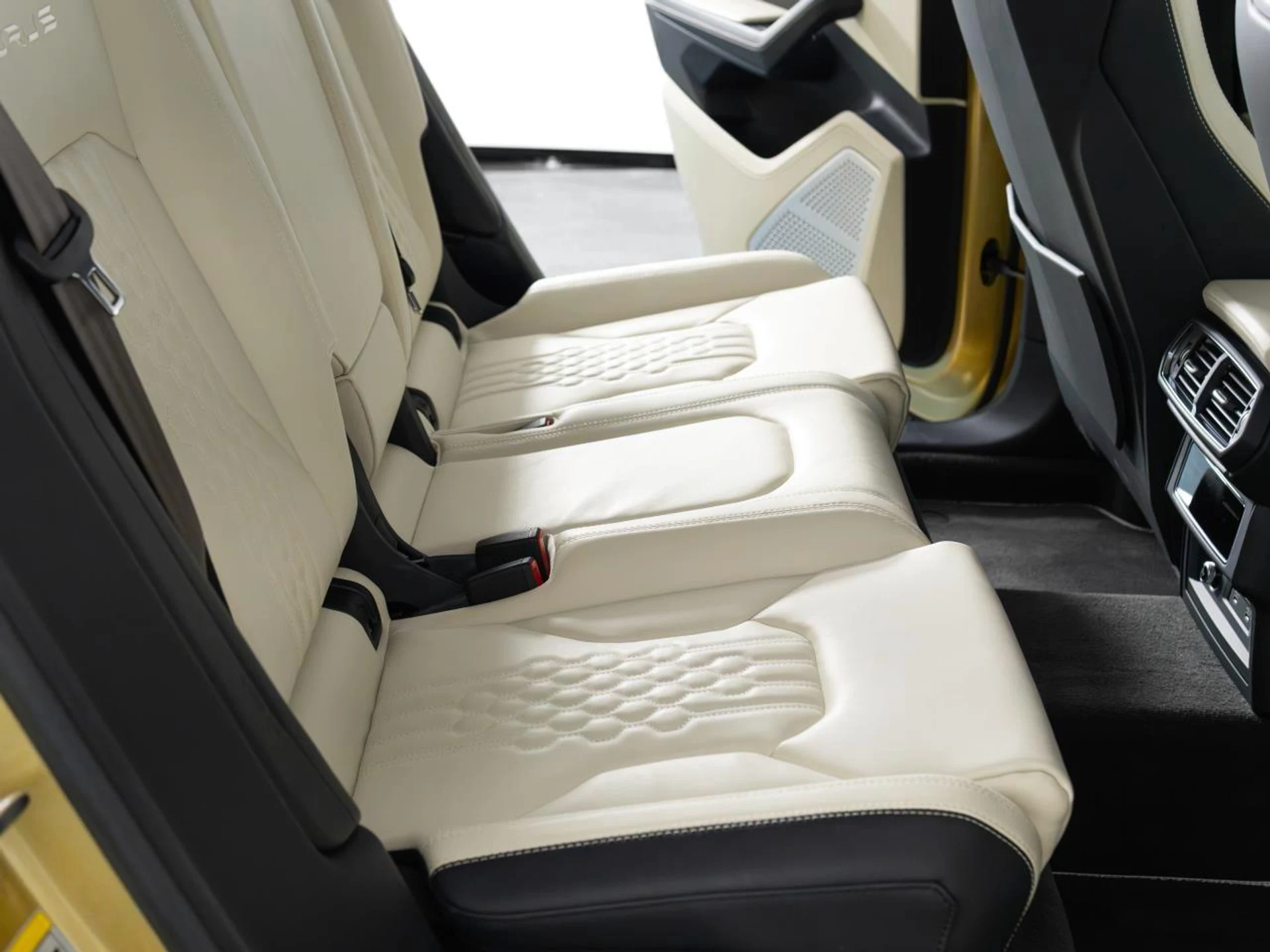 mph007_2712655074_Used_2023_Lamborghini_Urus_S_1785169230_78dbf96778