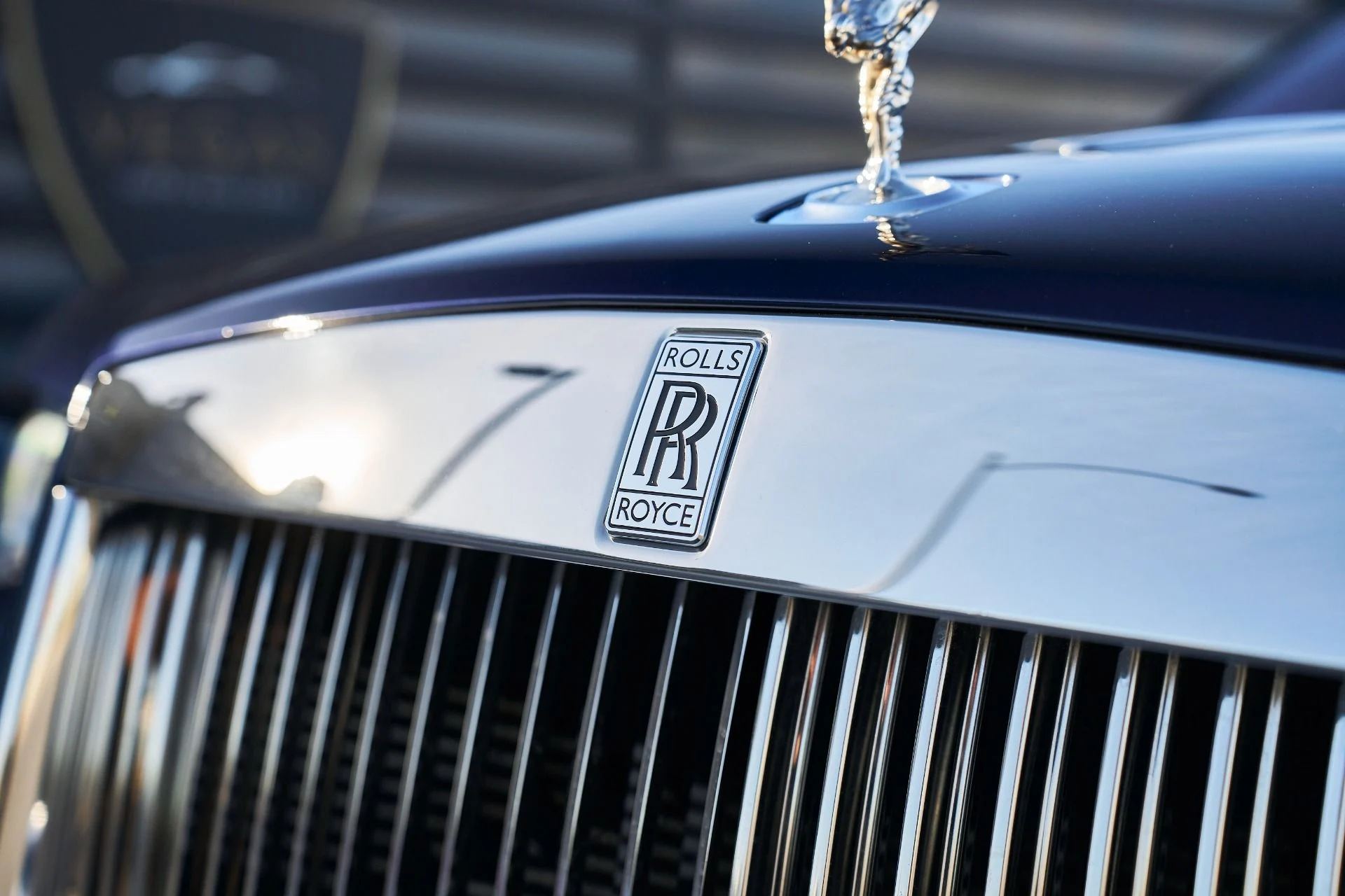 mph007_2717785142_Used_2018_Rolls_Royce_Dawn_1764124325_8dbe0c022f