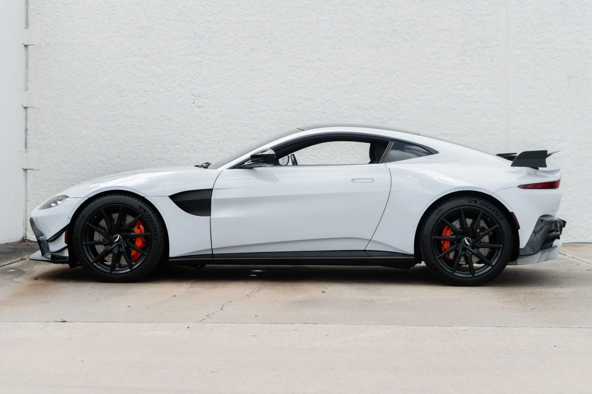 mph007_2718658737_Used_2019_Aston_Martin_Vantage_1777043829_c5039086a2