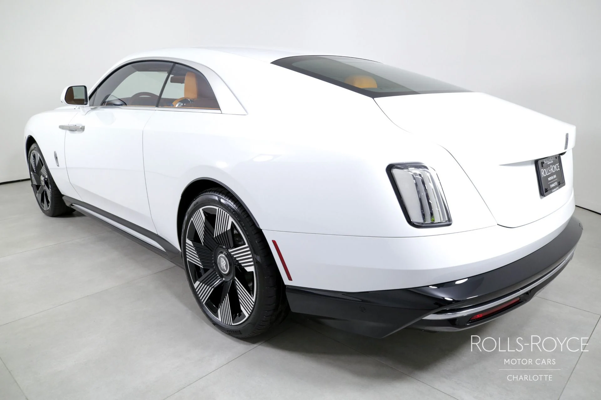 mph007_27204632_Used_2024_Rolls_Royce_Spectre_1712699361_d0df742a8b