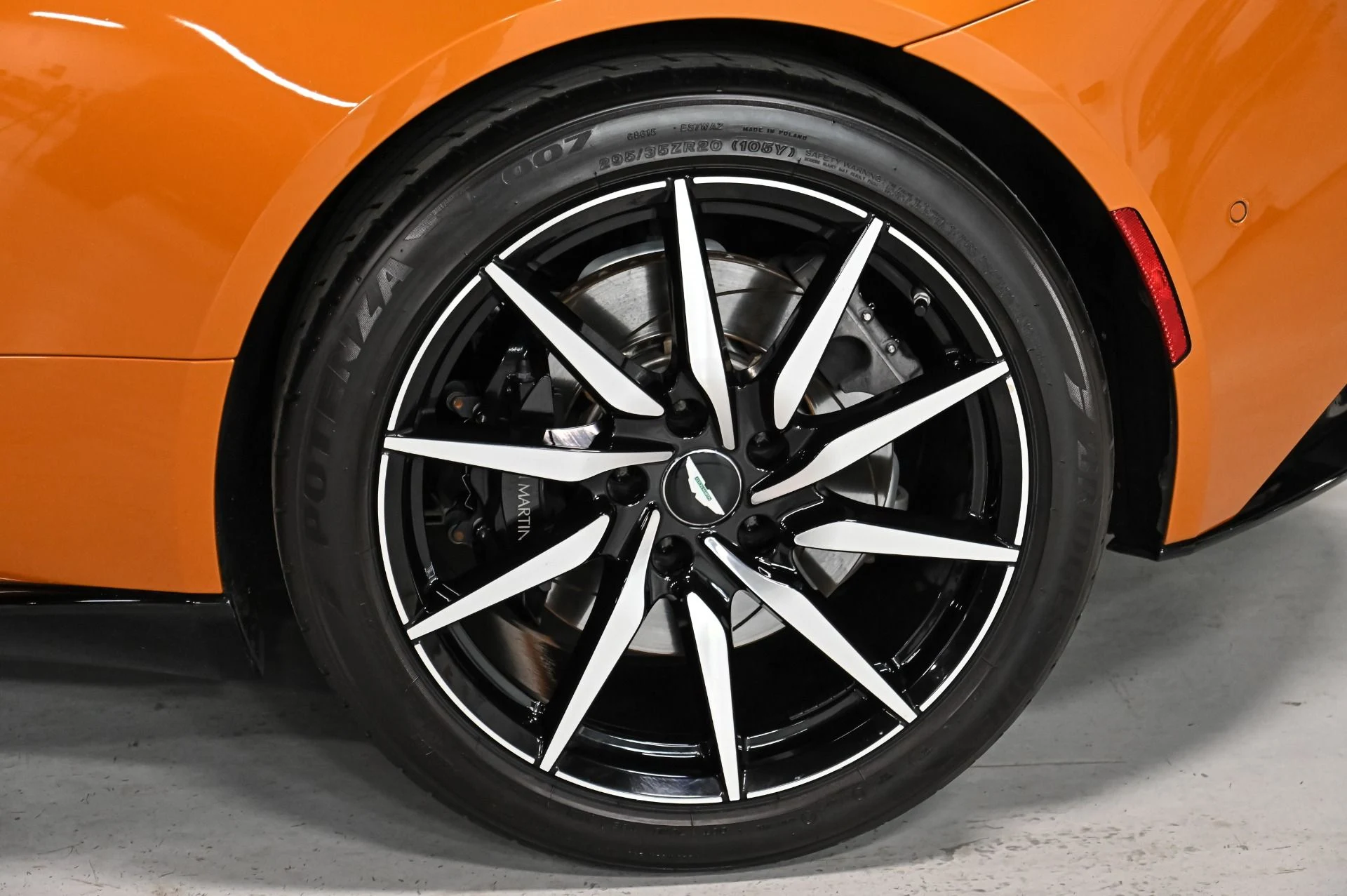 mph007_2726936409_Used_2018_Aston_Martin_DB_11_Base_1758753166_c40256860b