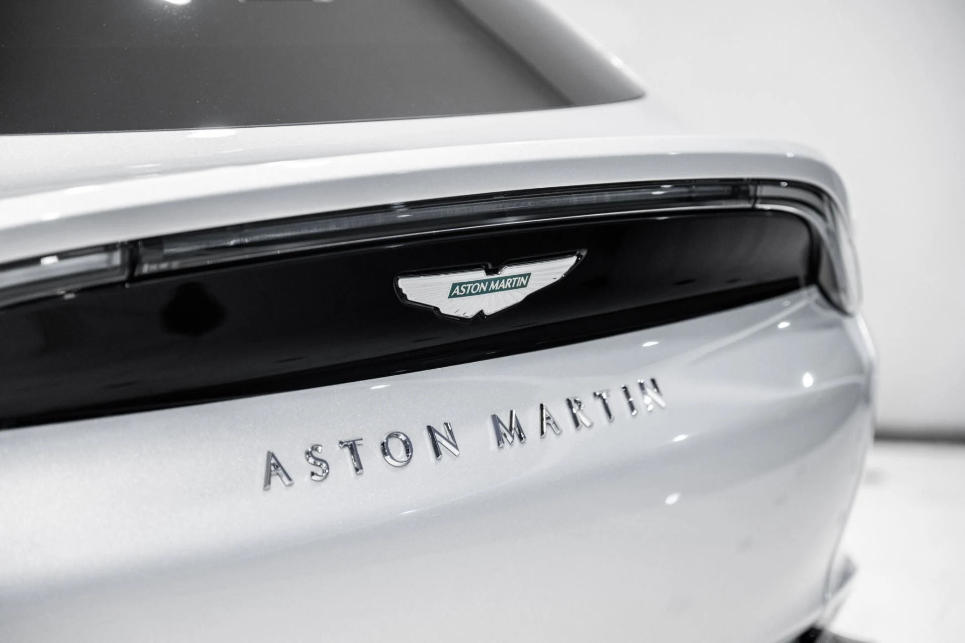 mph007_2736758652_New_2026_Aston_Martin_DBX_S_1780937216_35ce4b7f06