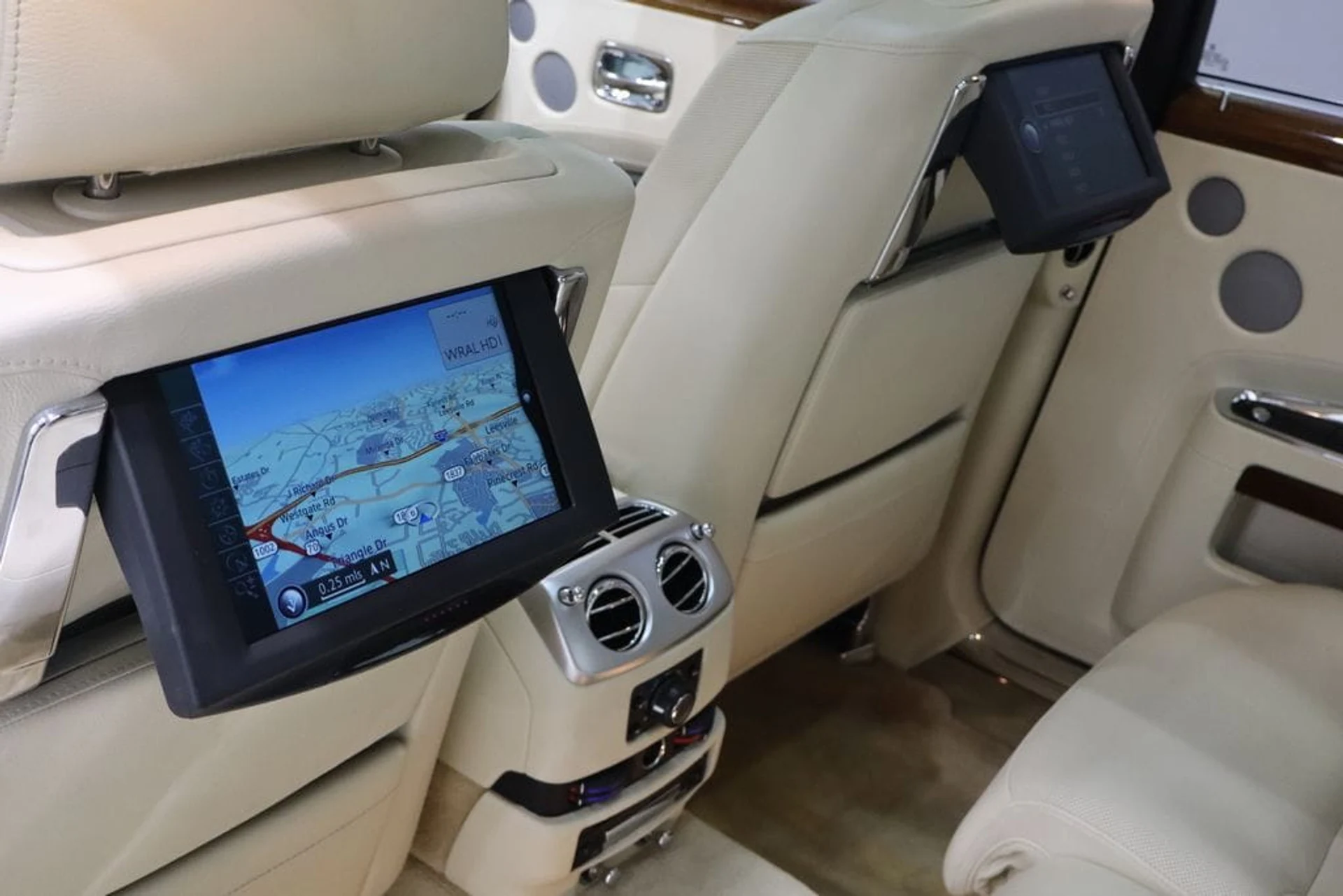 mph007_2746510650_eafae5b9566c5052f5c23f5bb33831aax_37ec092be2