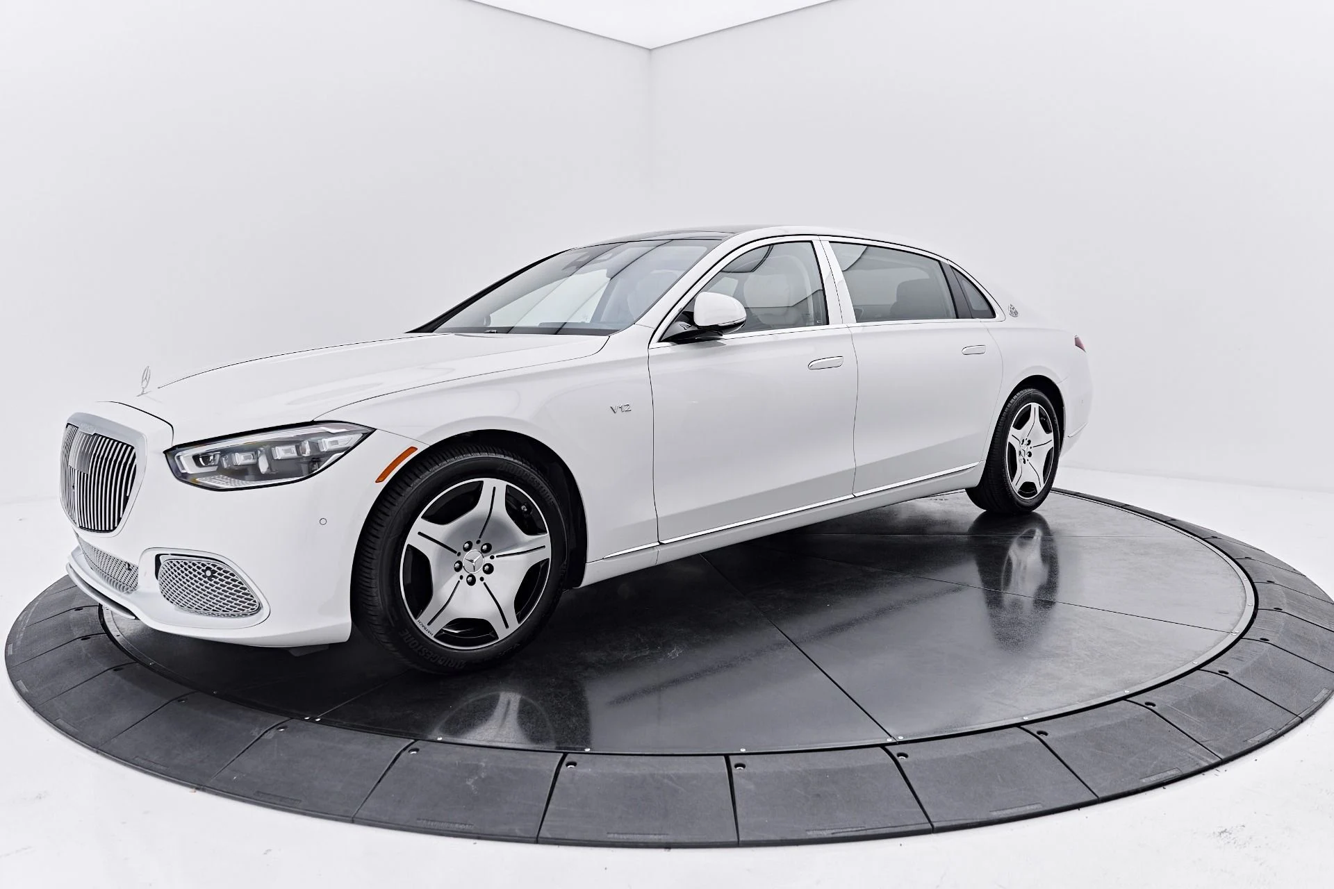 mph007_274744685_Used_2026_Mercedes_Benz_S_Class_Maybach_S_680_1790206772_c81245de6d