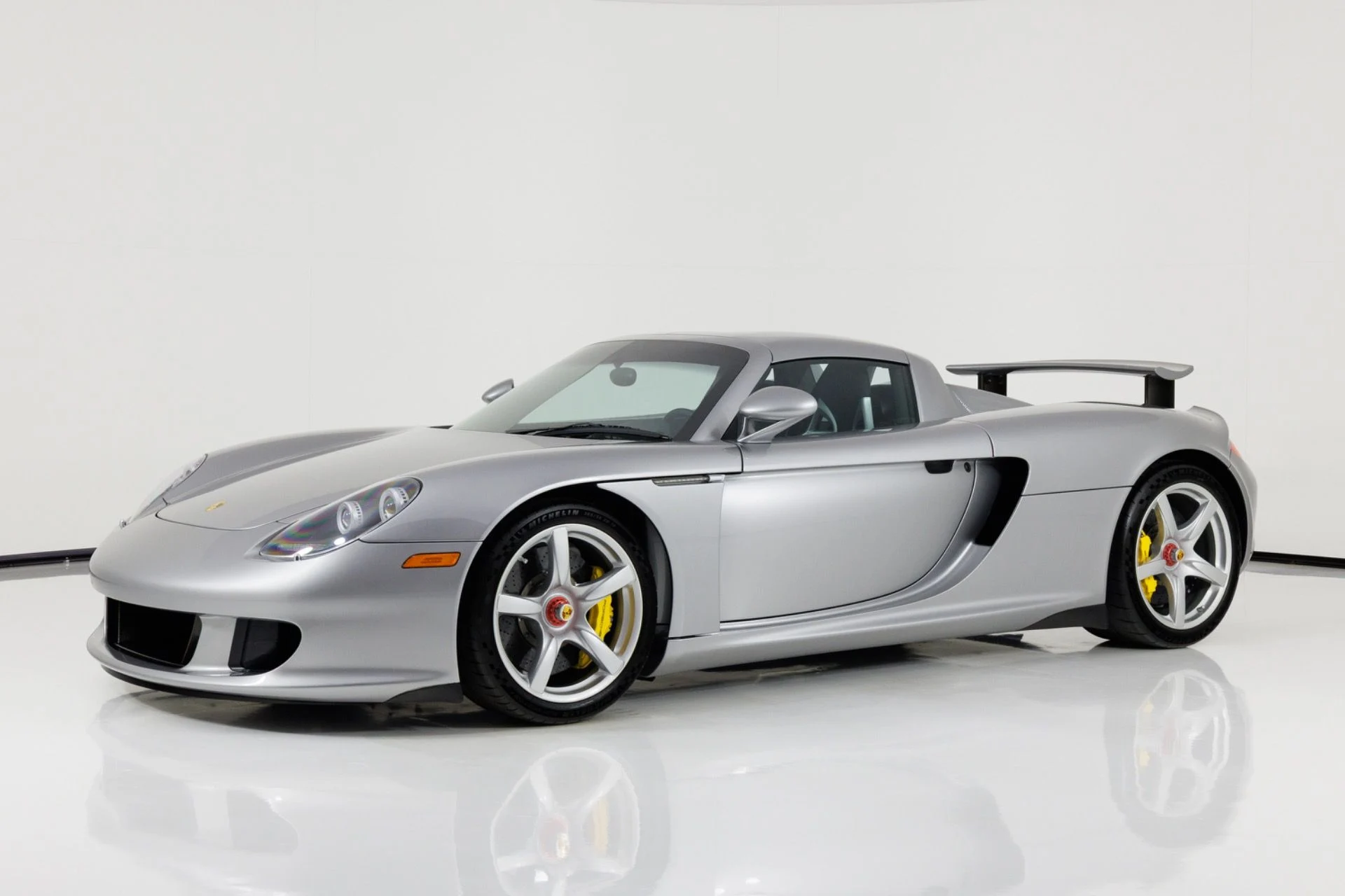 mph007_2747729808_Used_2004_Porsche_Carrera_GT_1780937853_83d8b8999f