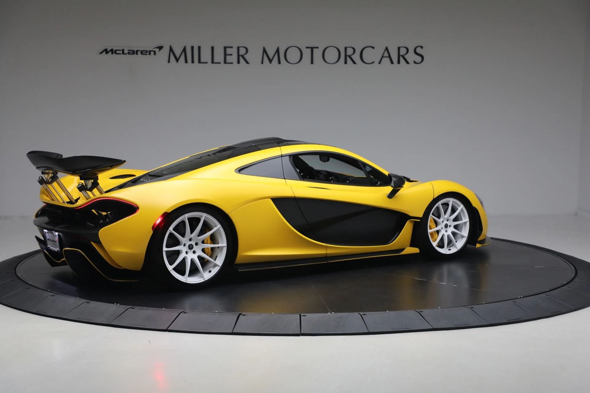 mph007_2750274123_Used_2015_Mc_Laren_P1_c2b5eabb20