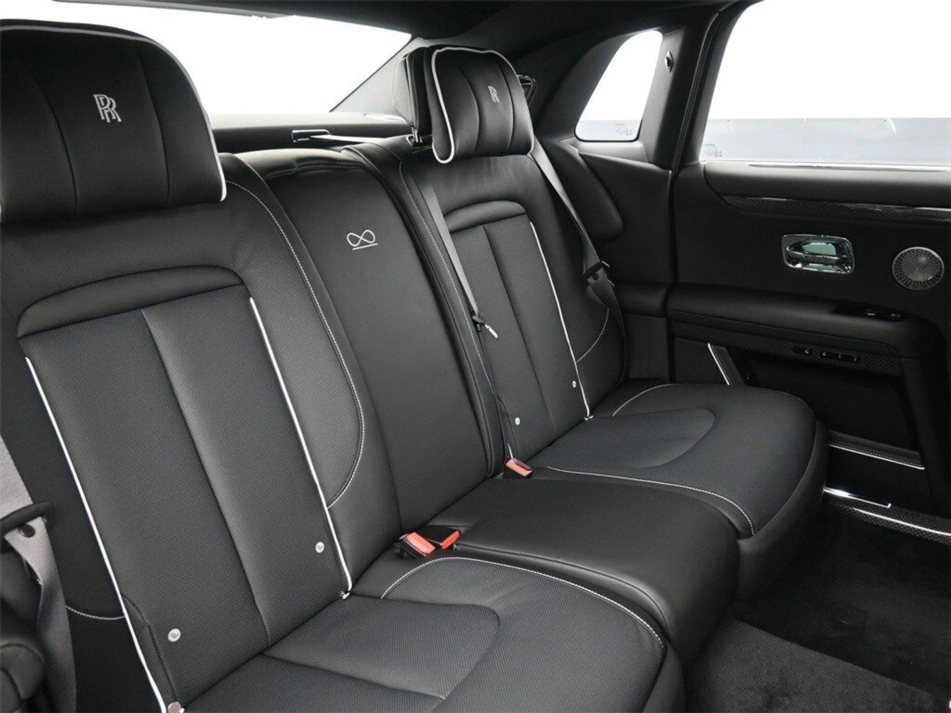 mph007_2751972180_ea582ae4f5109cfffe5afb99f7a75d16x_f5fc36ba95