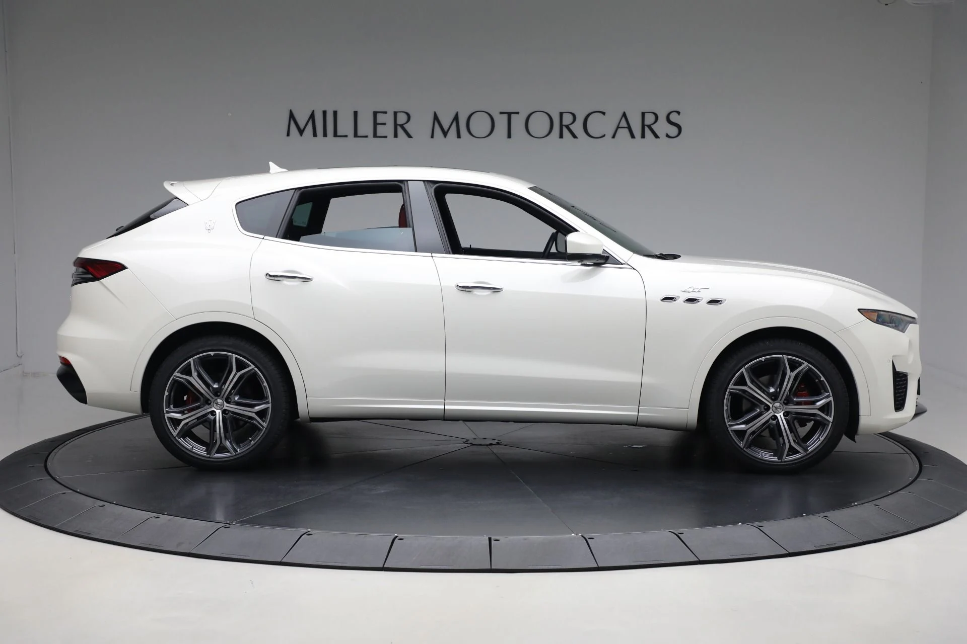 mph007_2764603993_Used_2022_Maserati_Levante_GT_5957f9f9c7