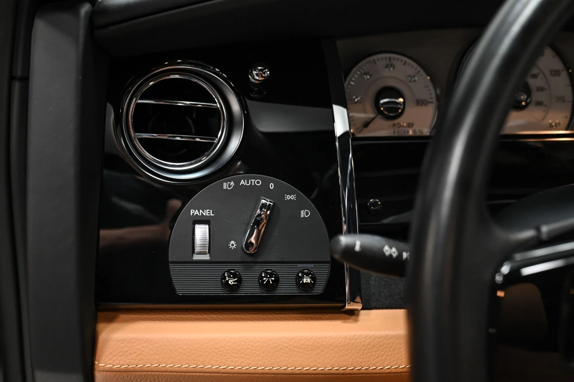 mph007_2765601537_Used_2015_Rolls_Royce_Ghost_Base_1723921602_da362c24c0