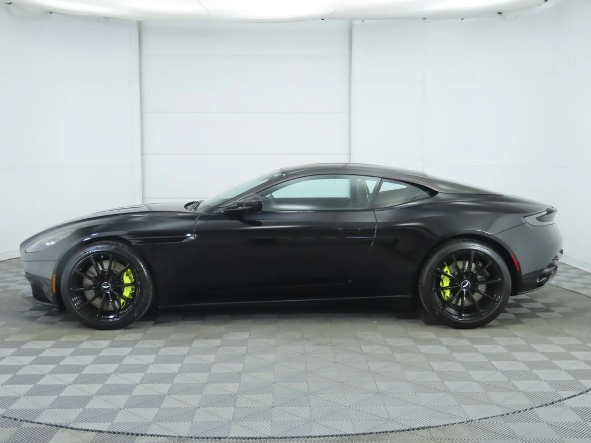 mph007_2768813967_used_2019_aston_martin_db11_amrcoupe_8119_22975631_8_1024_9be8fda6bb