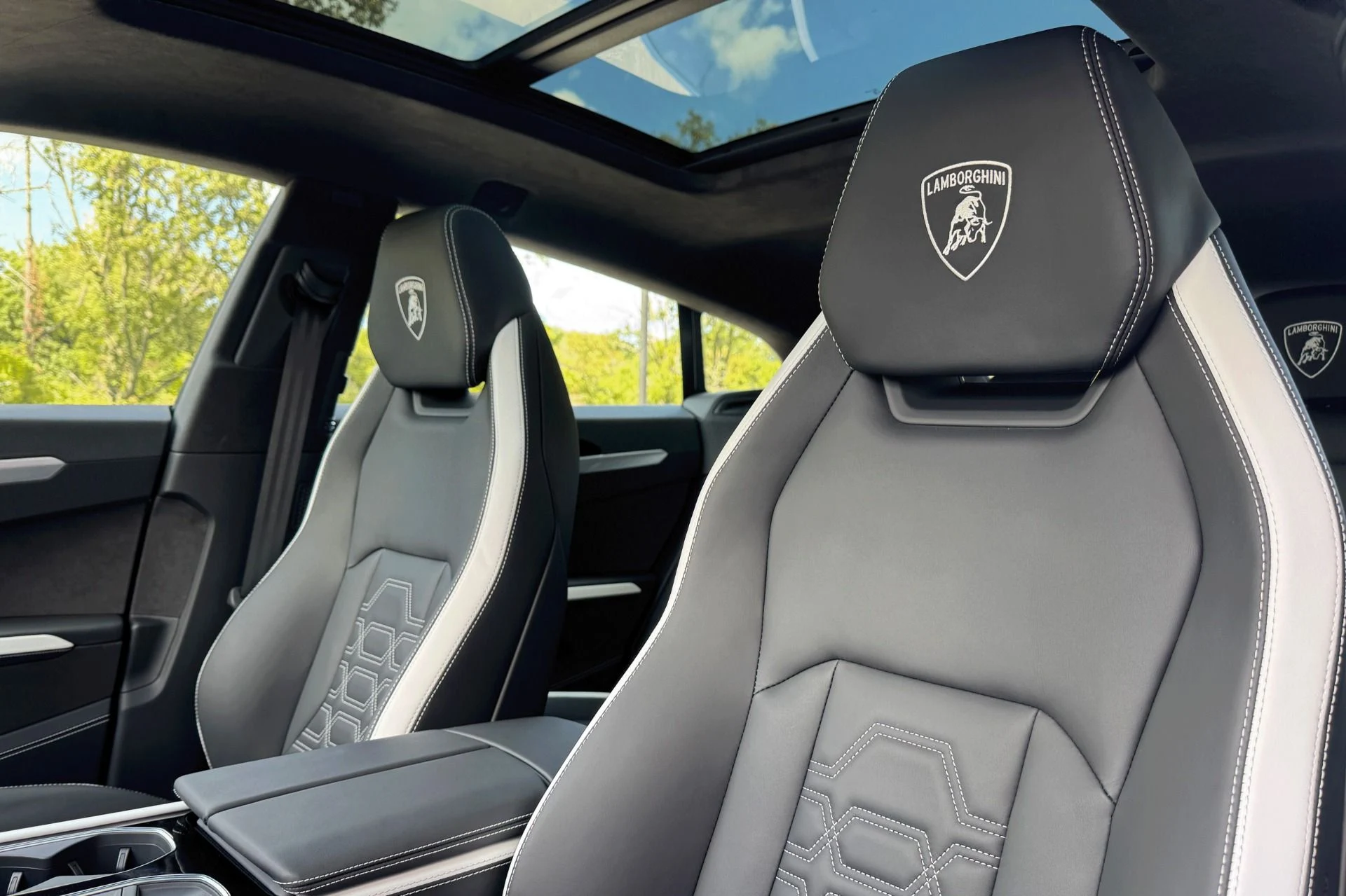 mph007_2771632740_Used_2025_Lamborghini_Urus_SE_1756989701_37b4d6f042