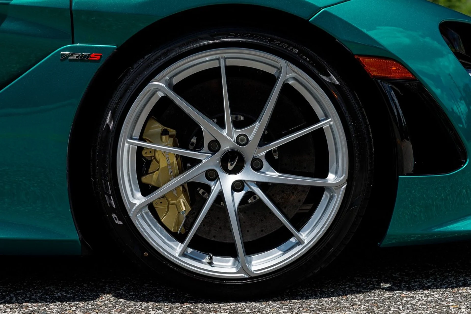 mph007_2774418097_678_p8_l_7444d3f748