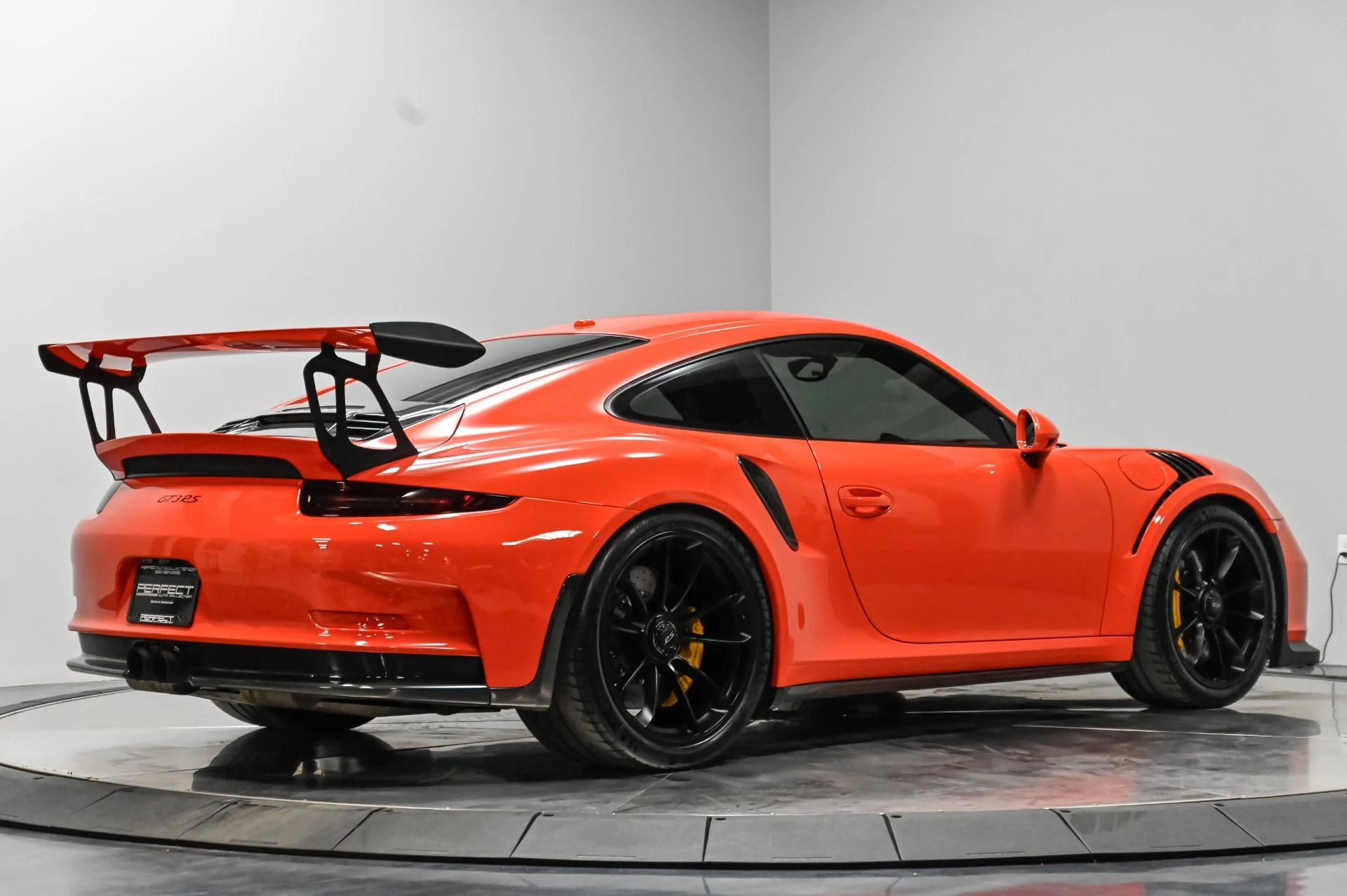 mph007_2782305223_Used_2016_Porsche_911_GT_3_RS_1788411929_6cf5429955