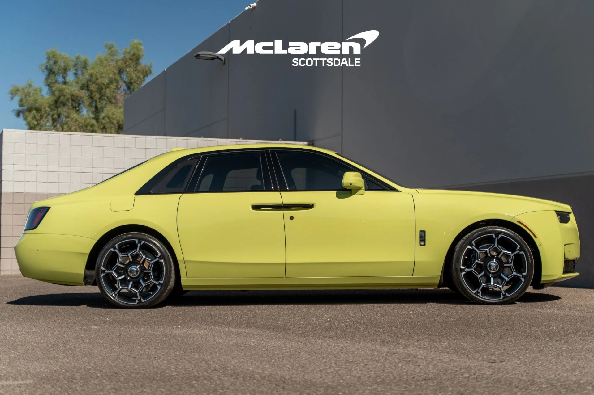 mph007_2783229740_Used_2025_Rolls_Royce_GHOST_1781282167_8b305990f2